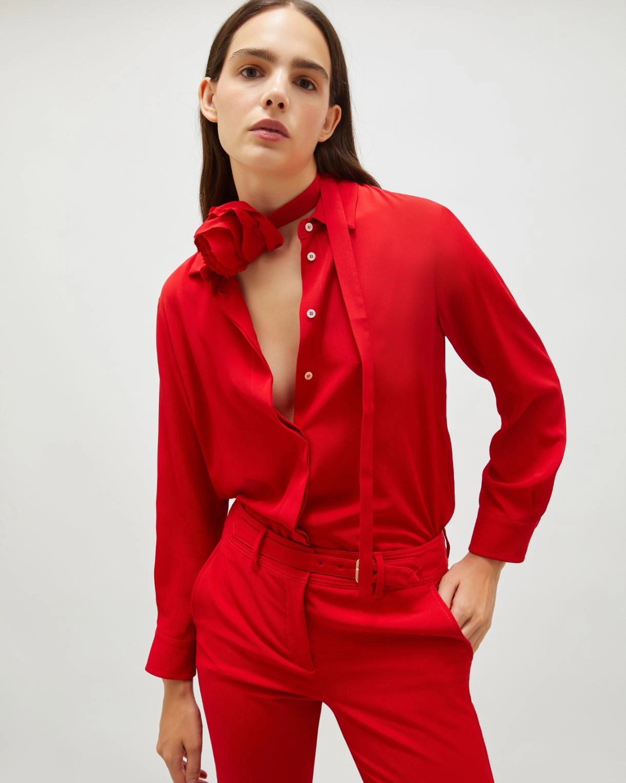 Camicia in crêpe con cintura a fiore Inaco