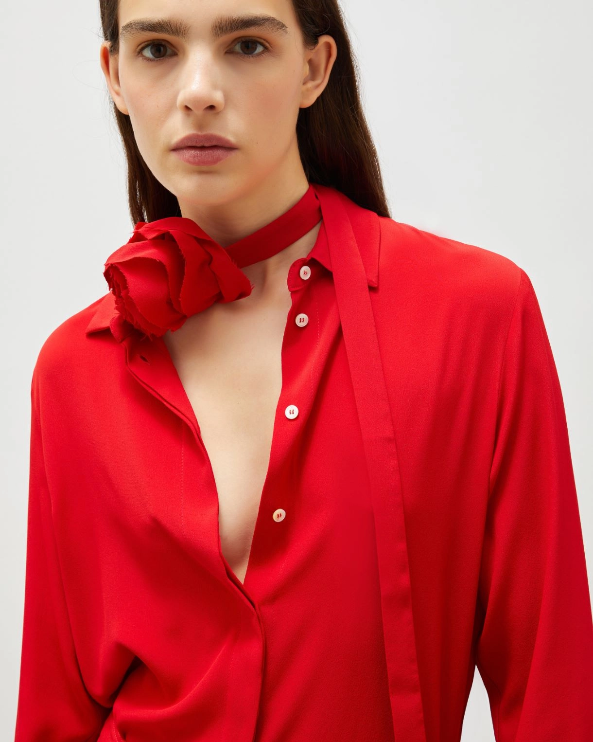 Camicia in crêpe con cintura a fiore Inaco