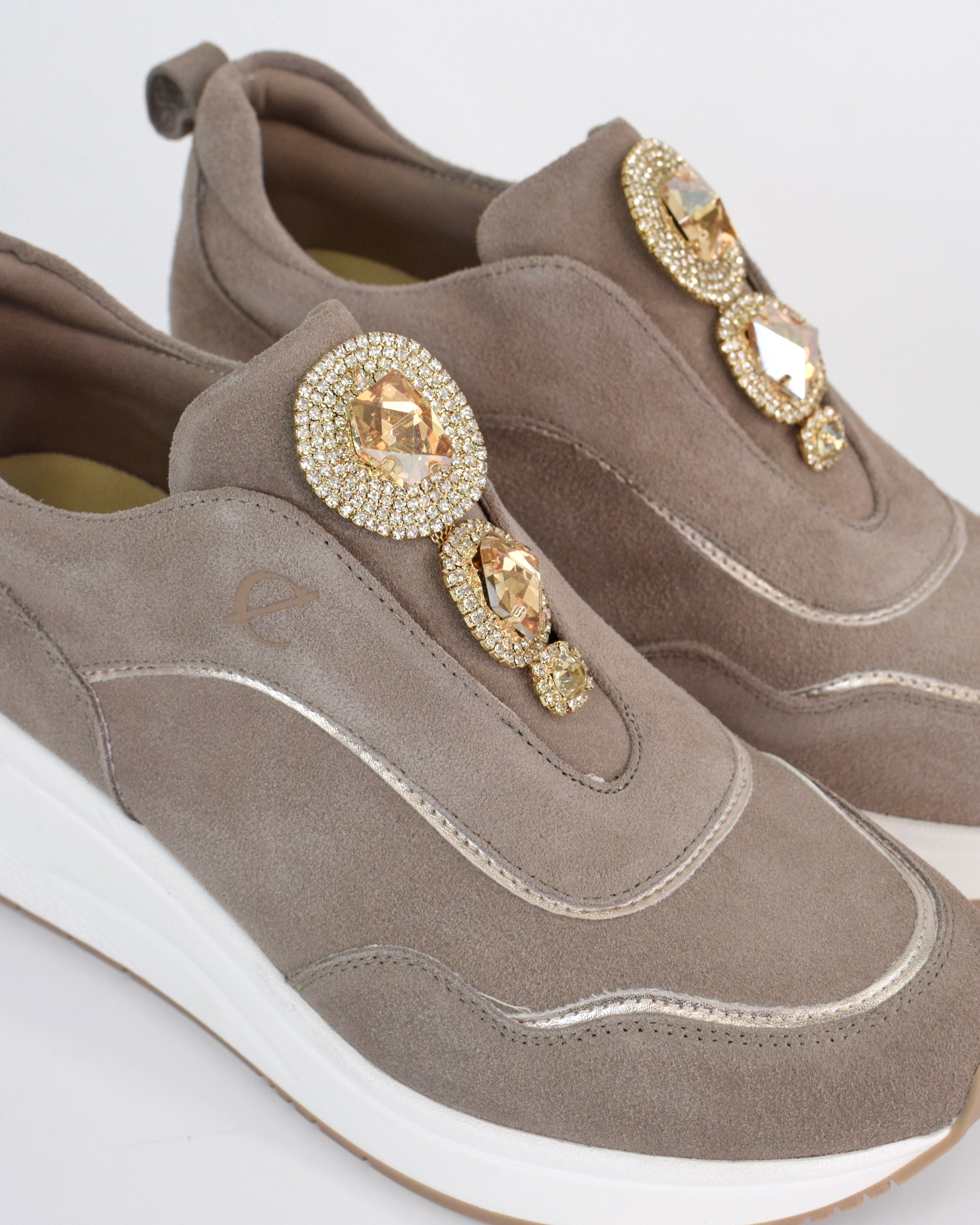 Running slipon con accessorio gioiello in camoscio