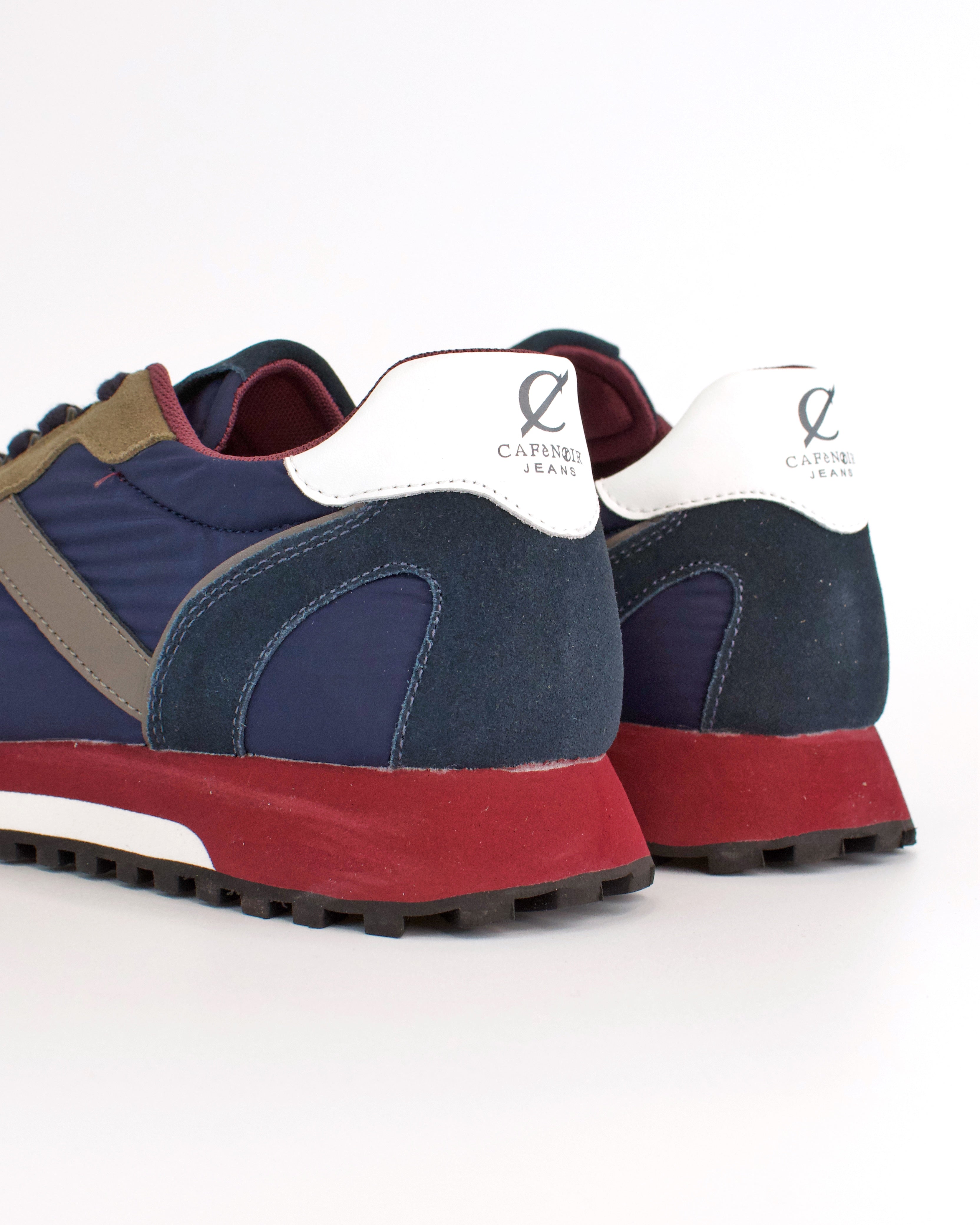 Sneaker in pelle scamosciata e tessuto