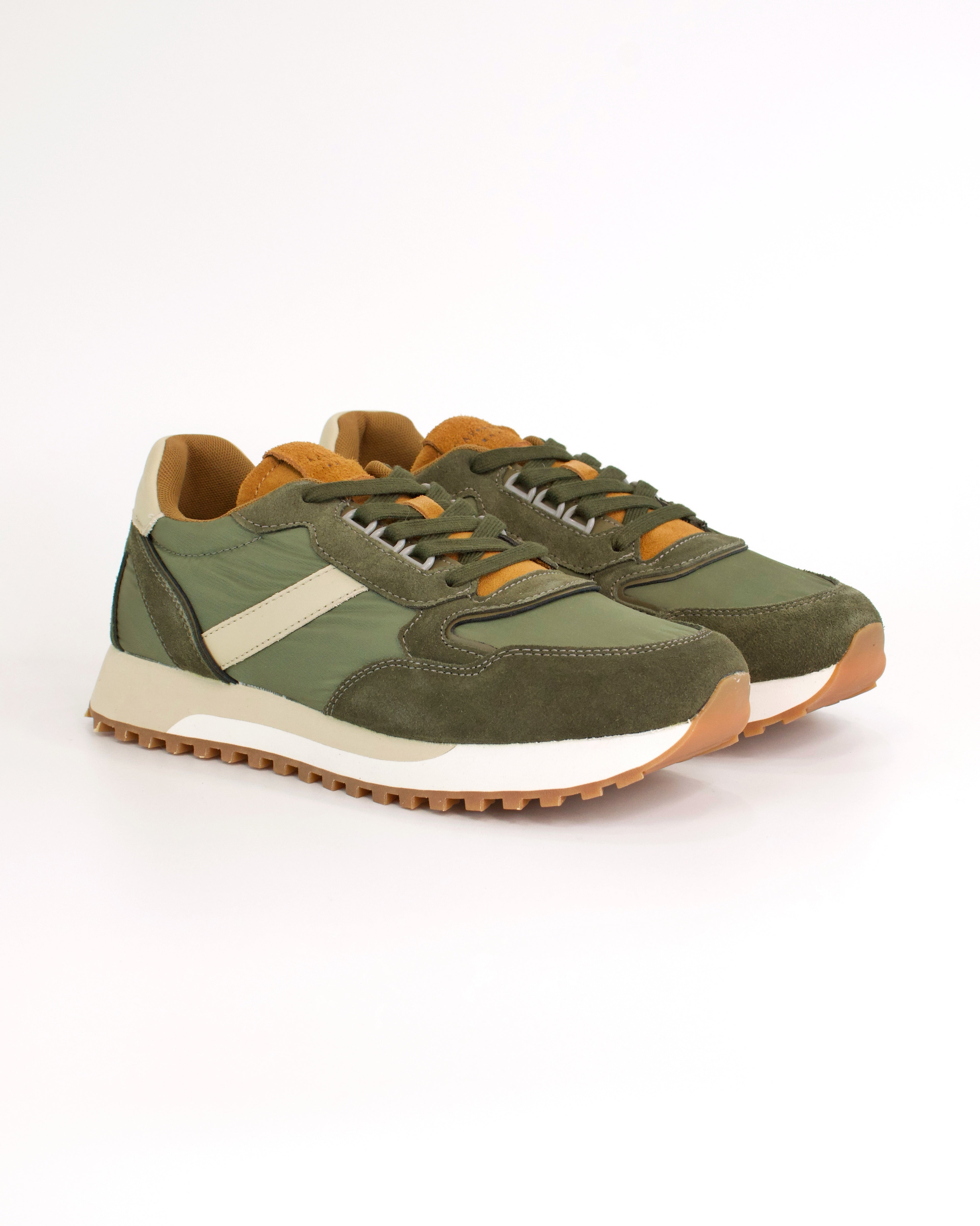 Sneaker in pelle scamosciata e tessuto