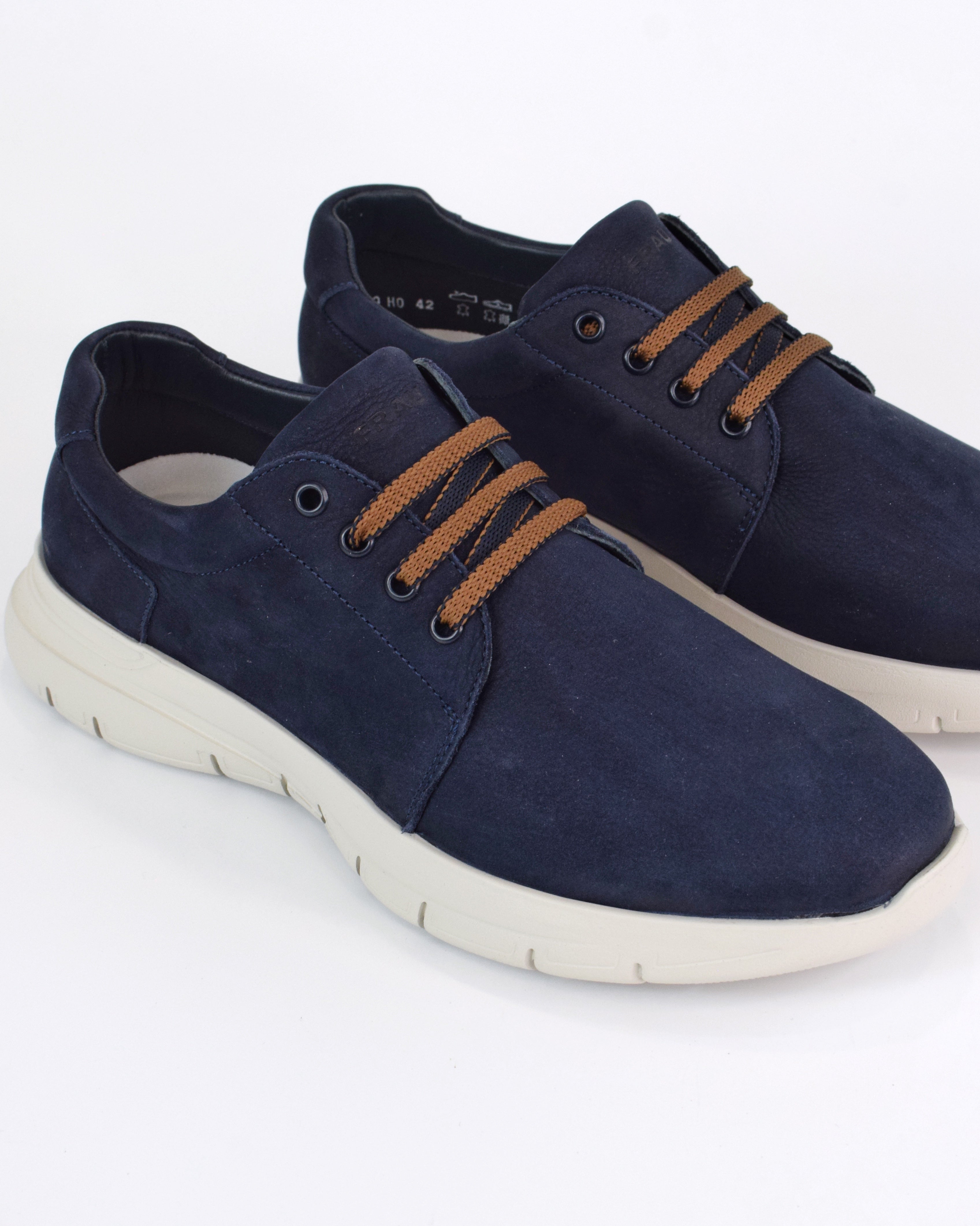 Sneaker XL in Nabuk Punzonato