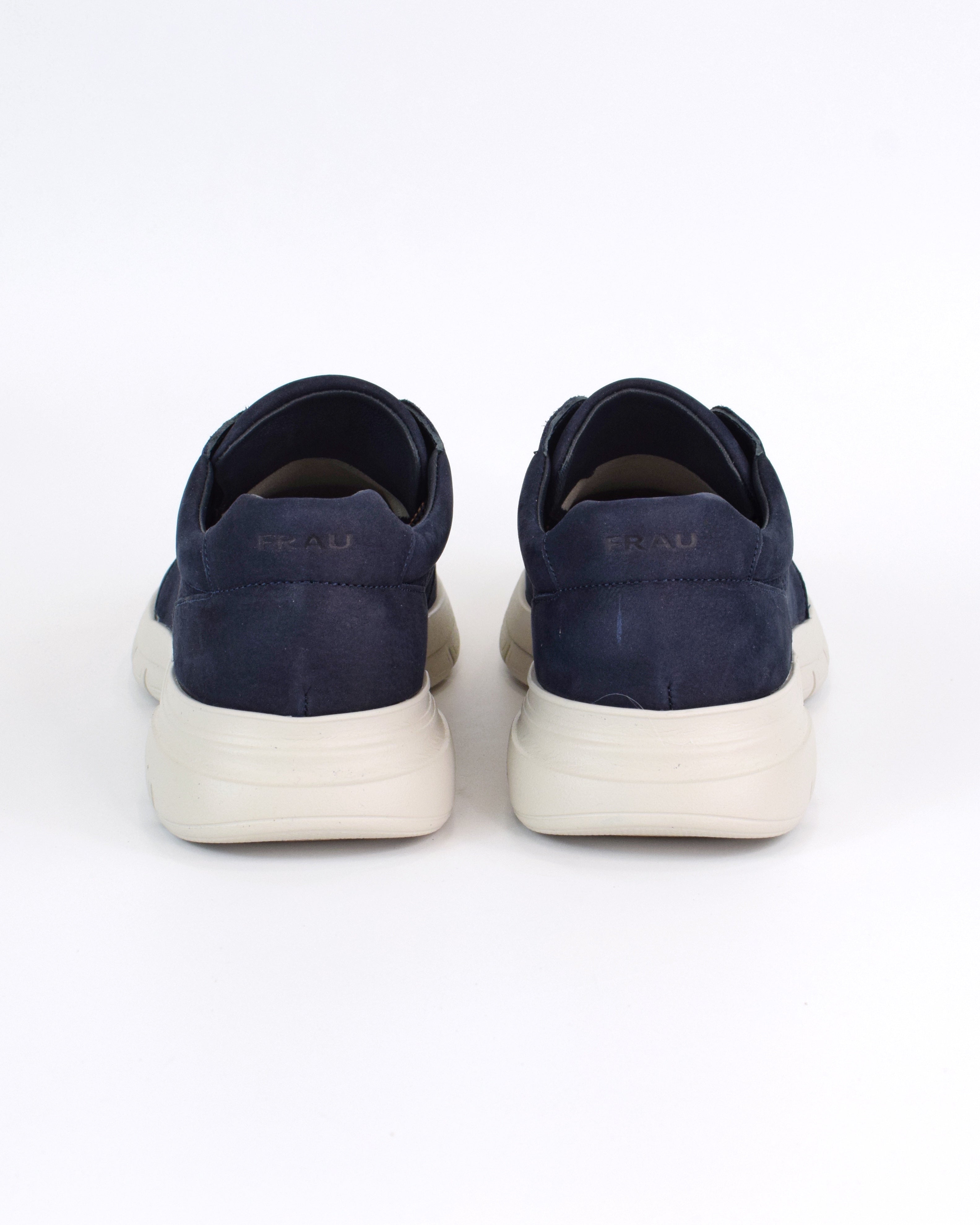 Sneaker XL in Nabuk Punzonato