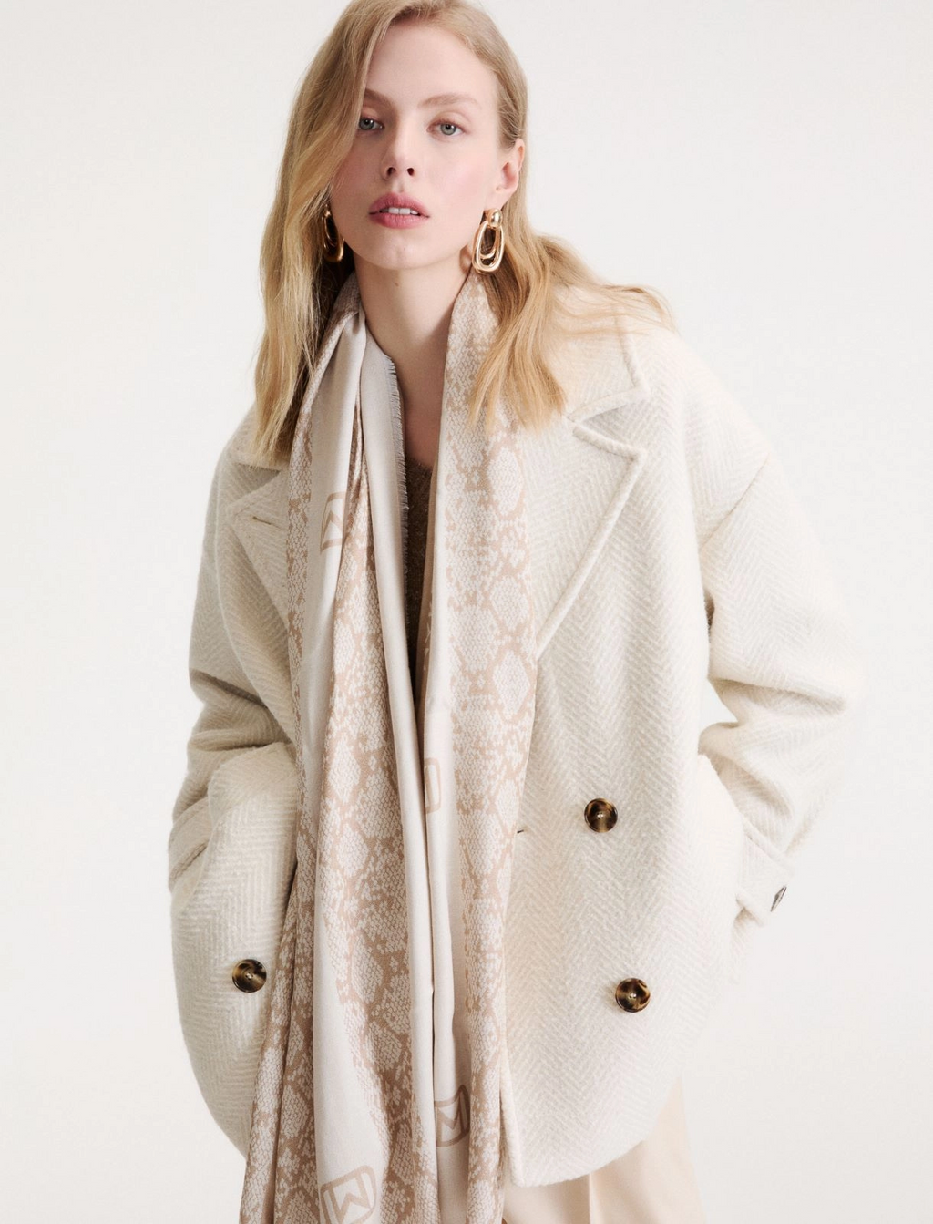 Stola jacquard con fantasia pitone e lurex Mlaronco