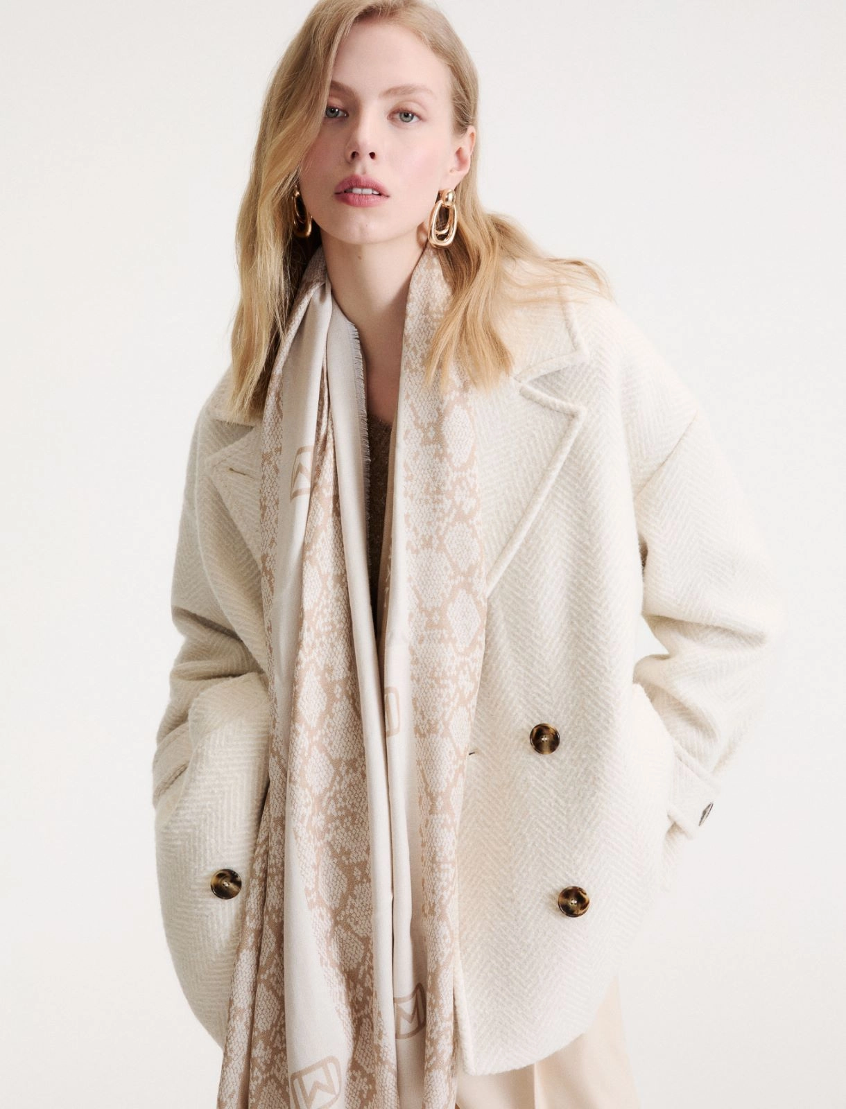 Stola jacquard con fantasia pitone e lurex Mlaronco