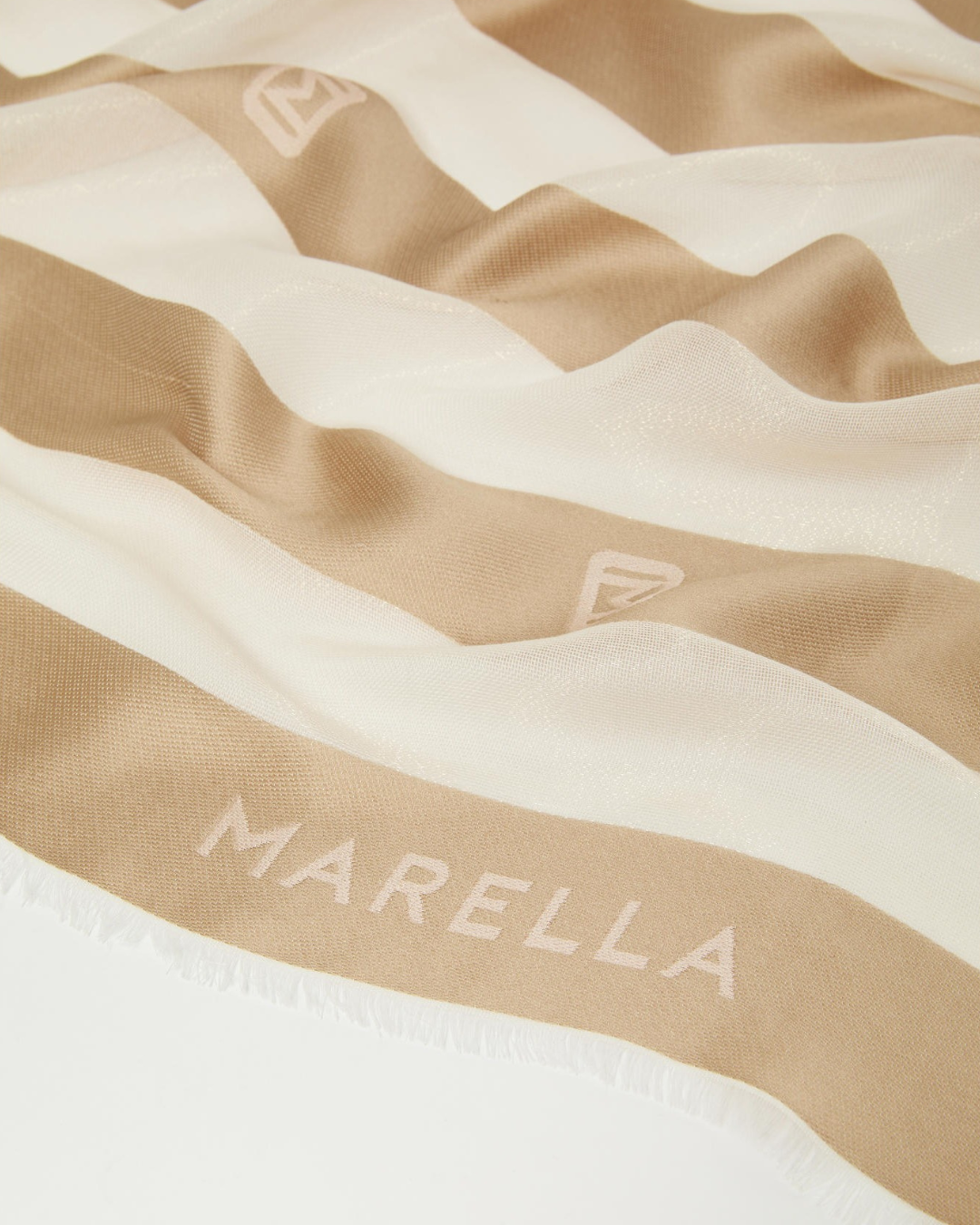 Stola con disegno jacquard Mladomino
