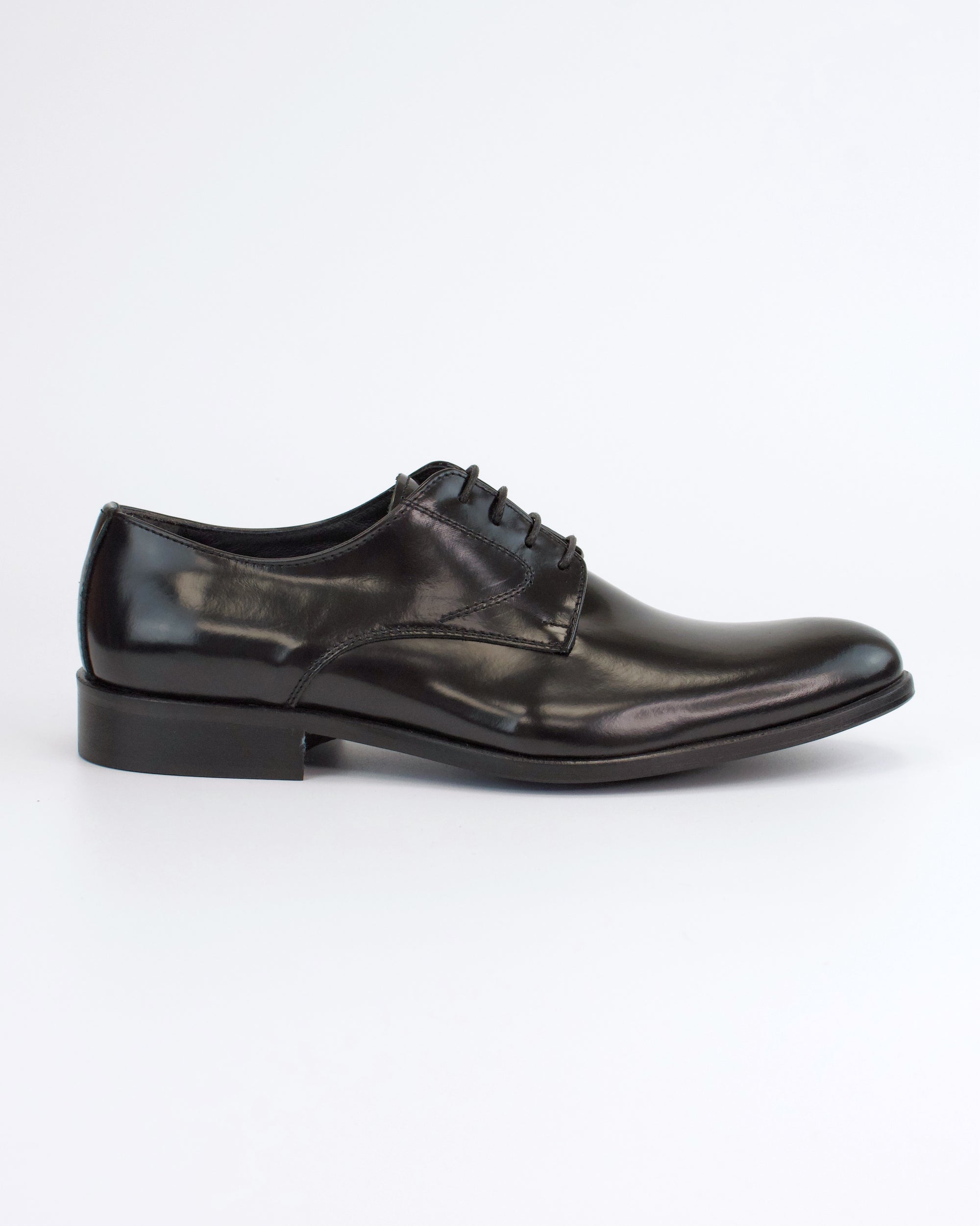 Stringata in pelle