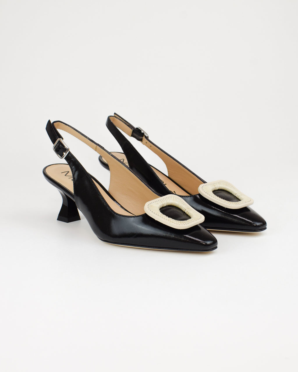 Slingback in vernice con accessorio
