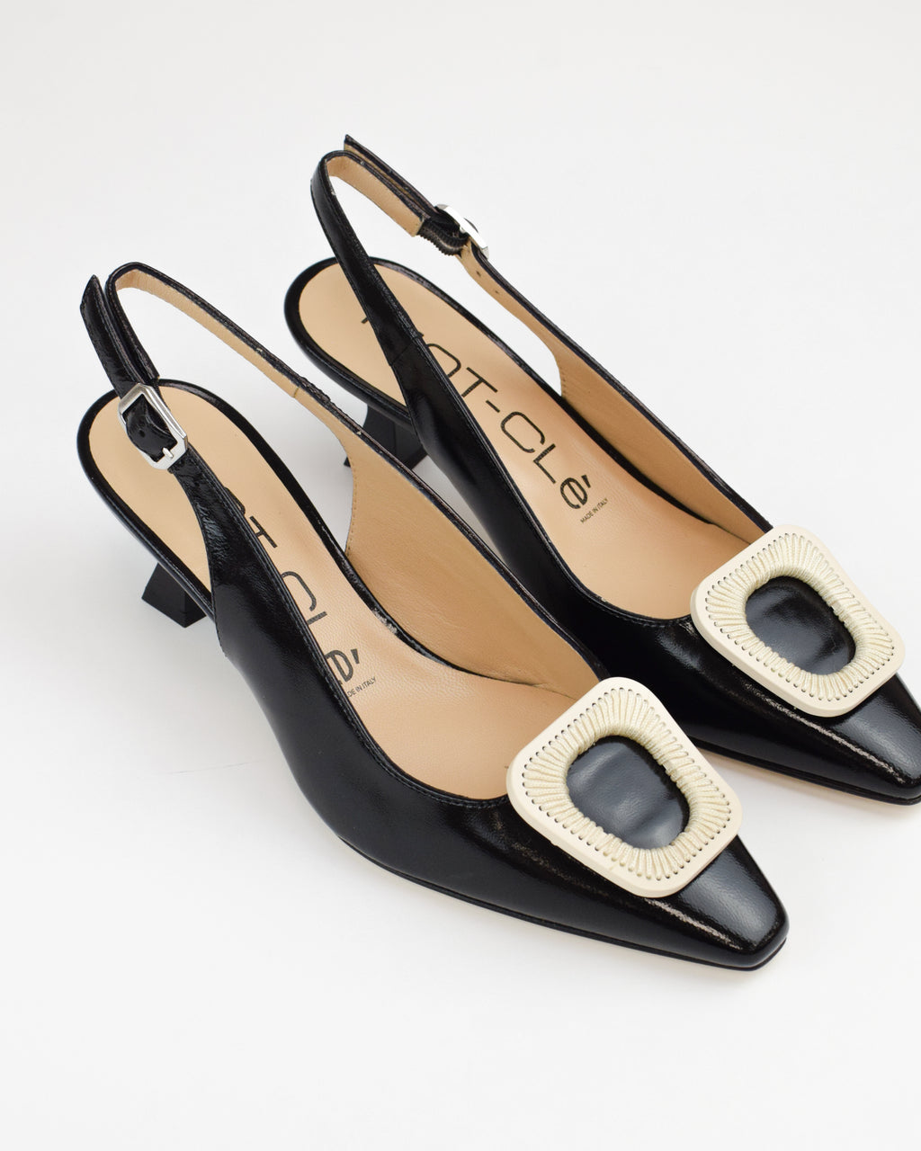 Slingback in vernice con accessorio