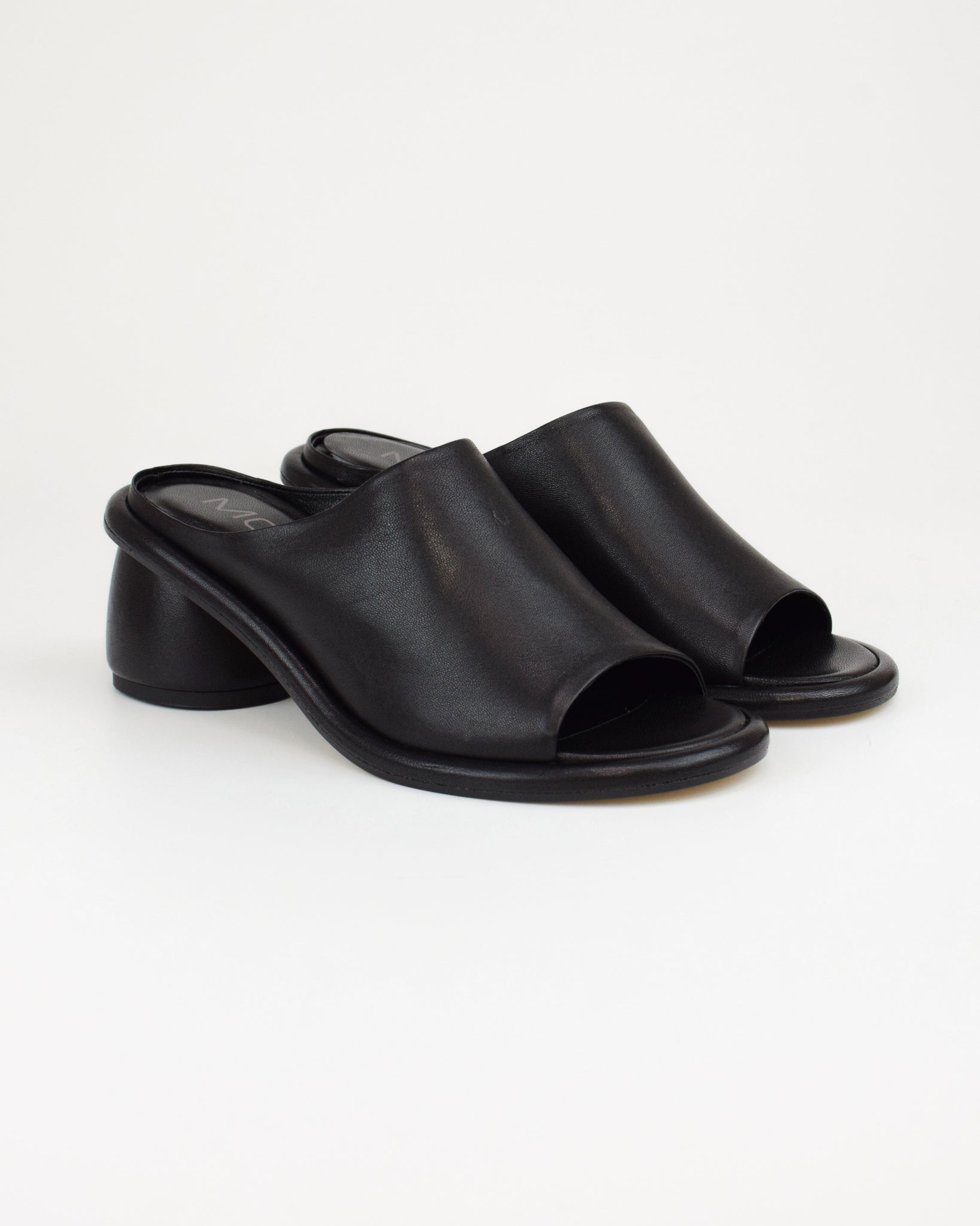 Sandalo scalzato in pelle