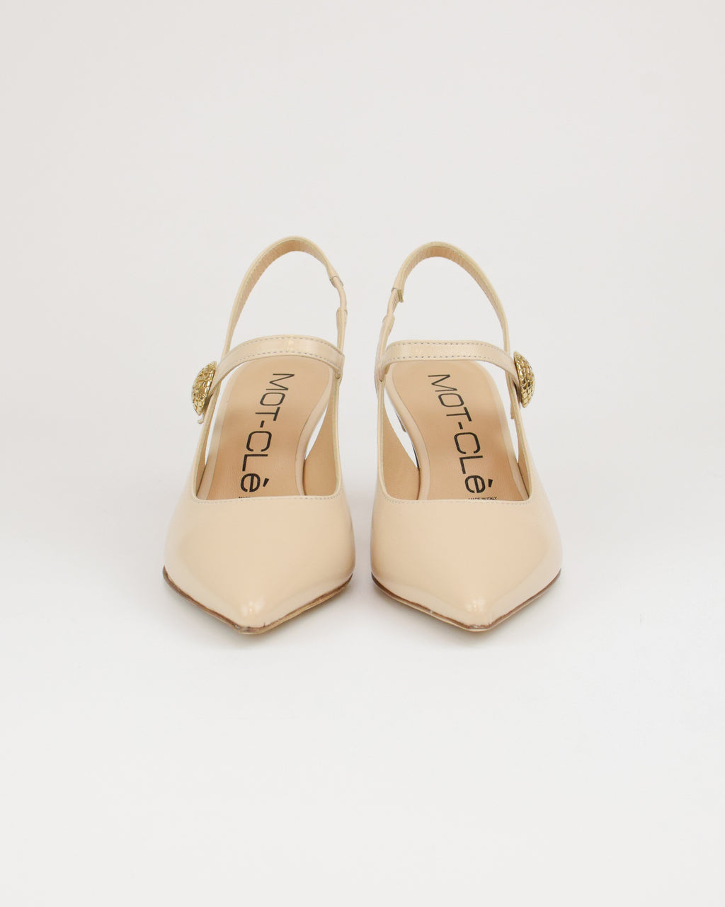 Slingback in vernice con dettaglio gioiello