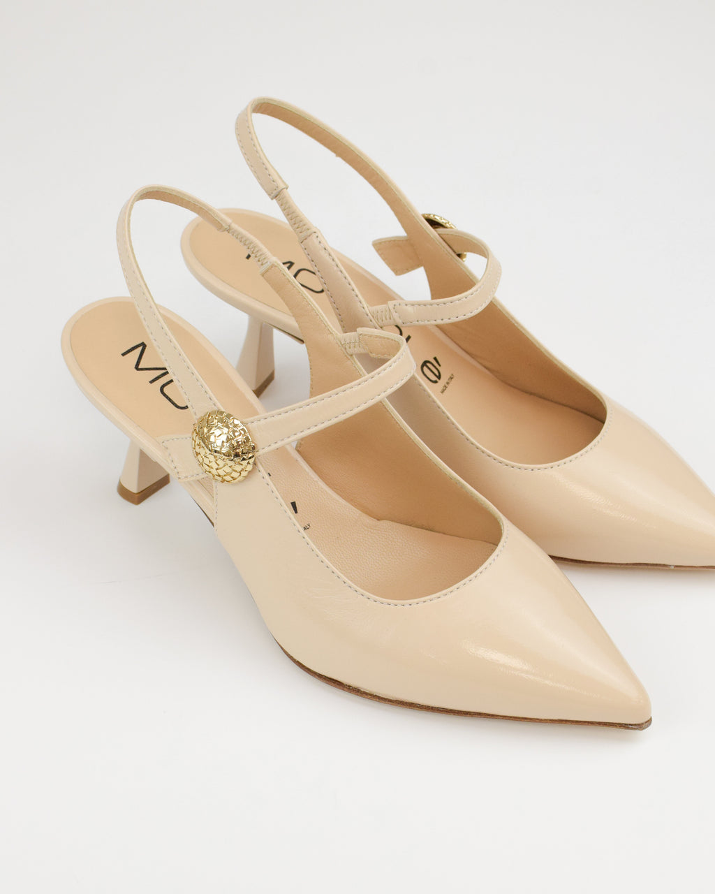 Slingback in vernice con dettaglio gioiello