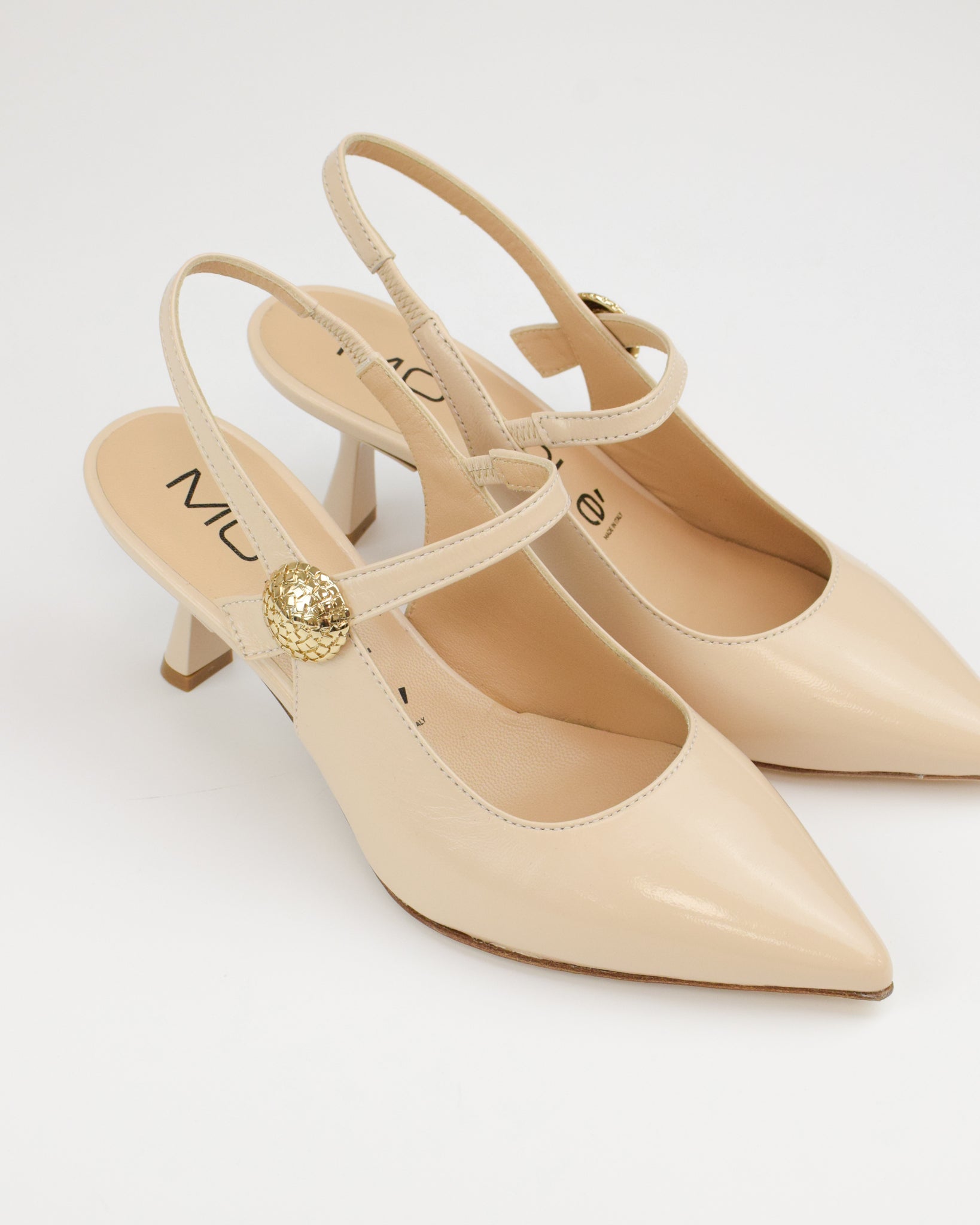 Slingback in vernice con dettaglio gioiello