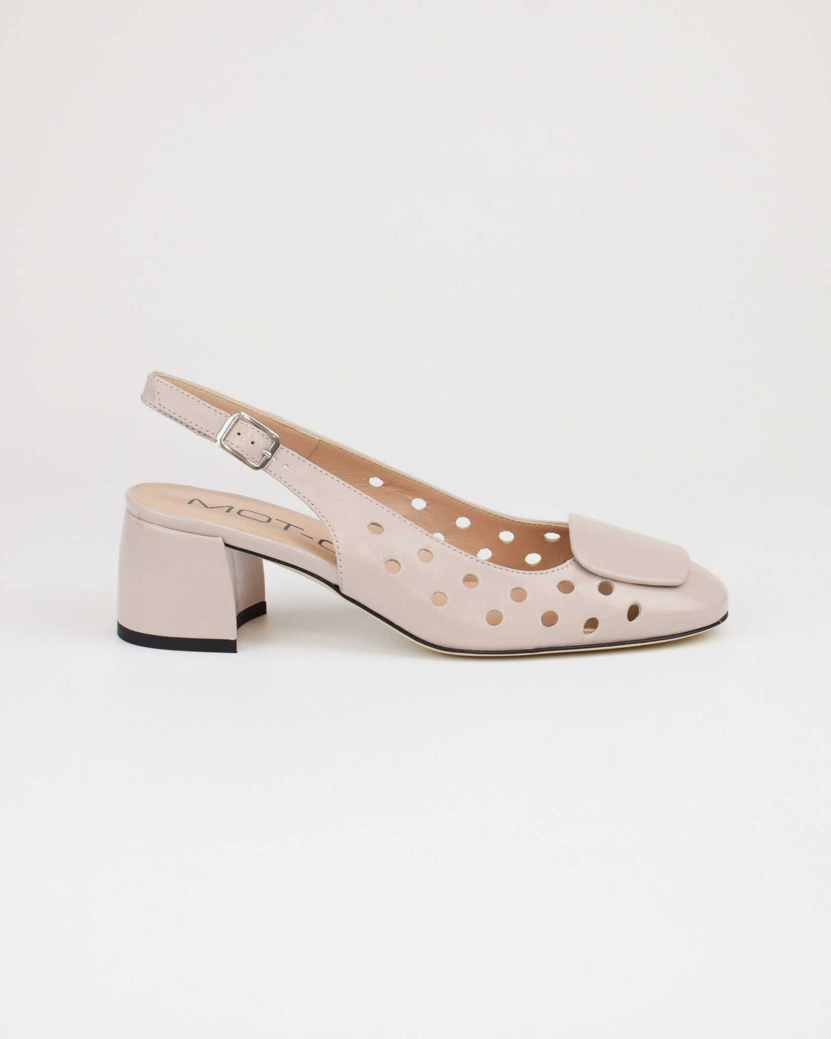 Slingback in vernice traforata