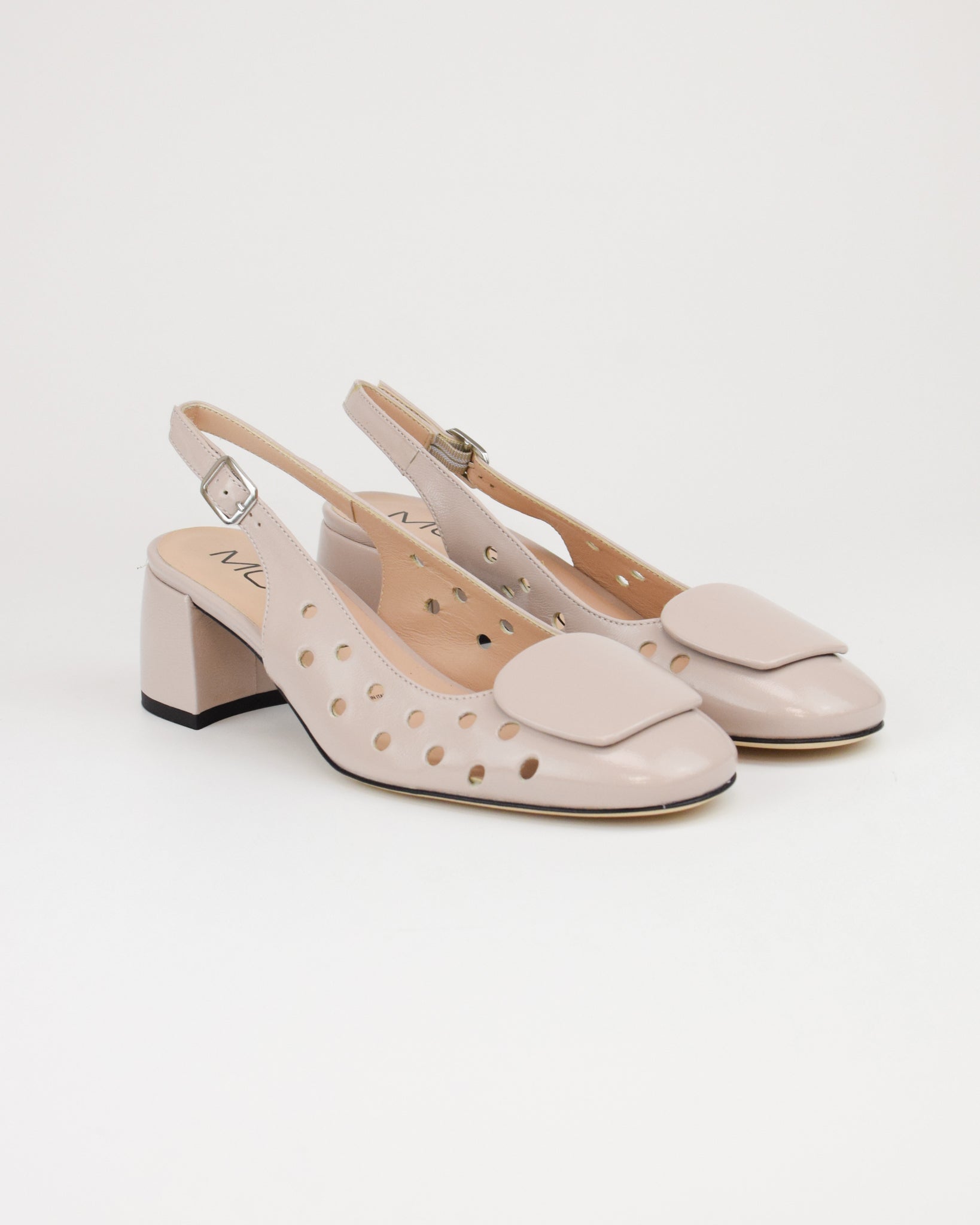 Slingback in vernice traforata