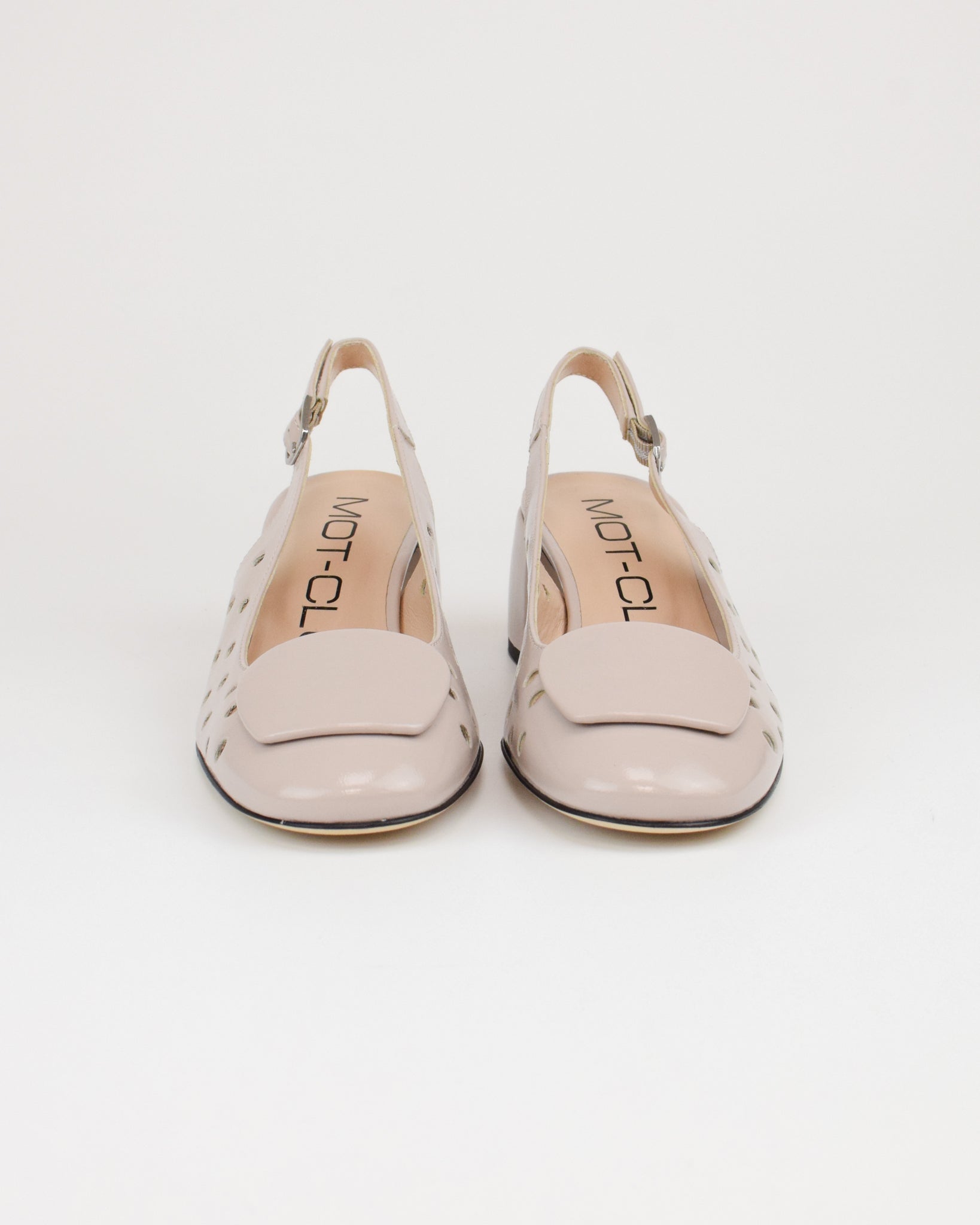 Slingback in vernice traforata
