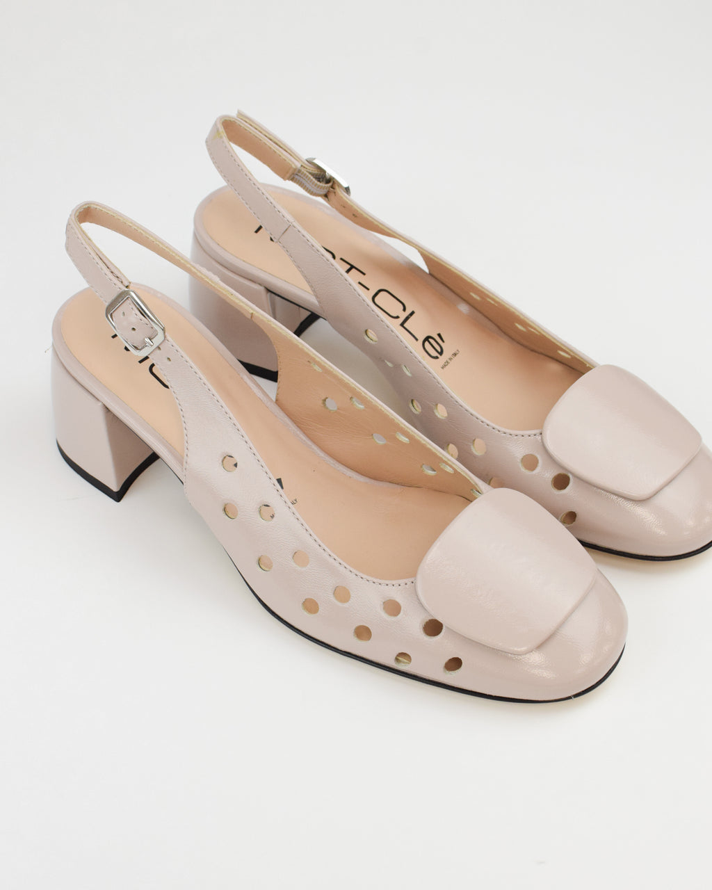 Slingback in vernice traforata