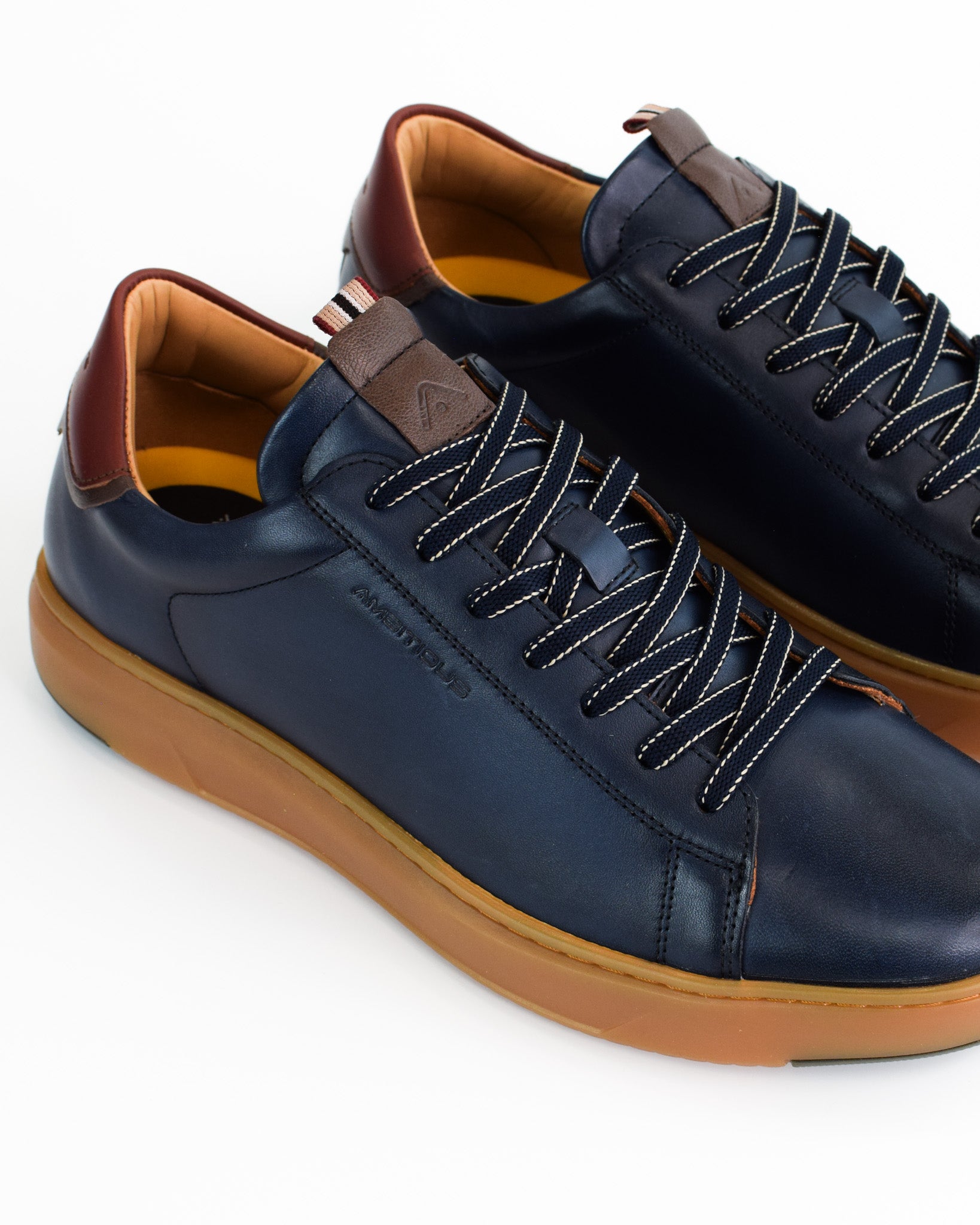 Sneaker Aktif