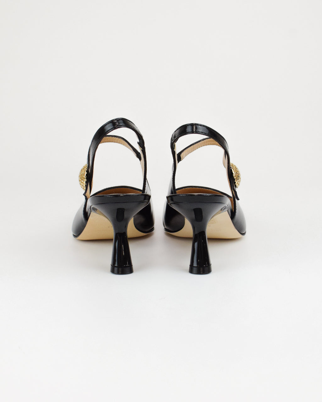 Slingback in vernice con dettaglio gioiello