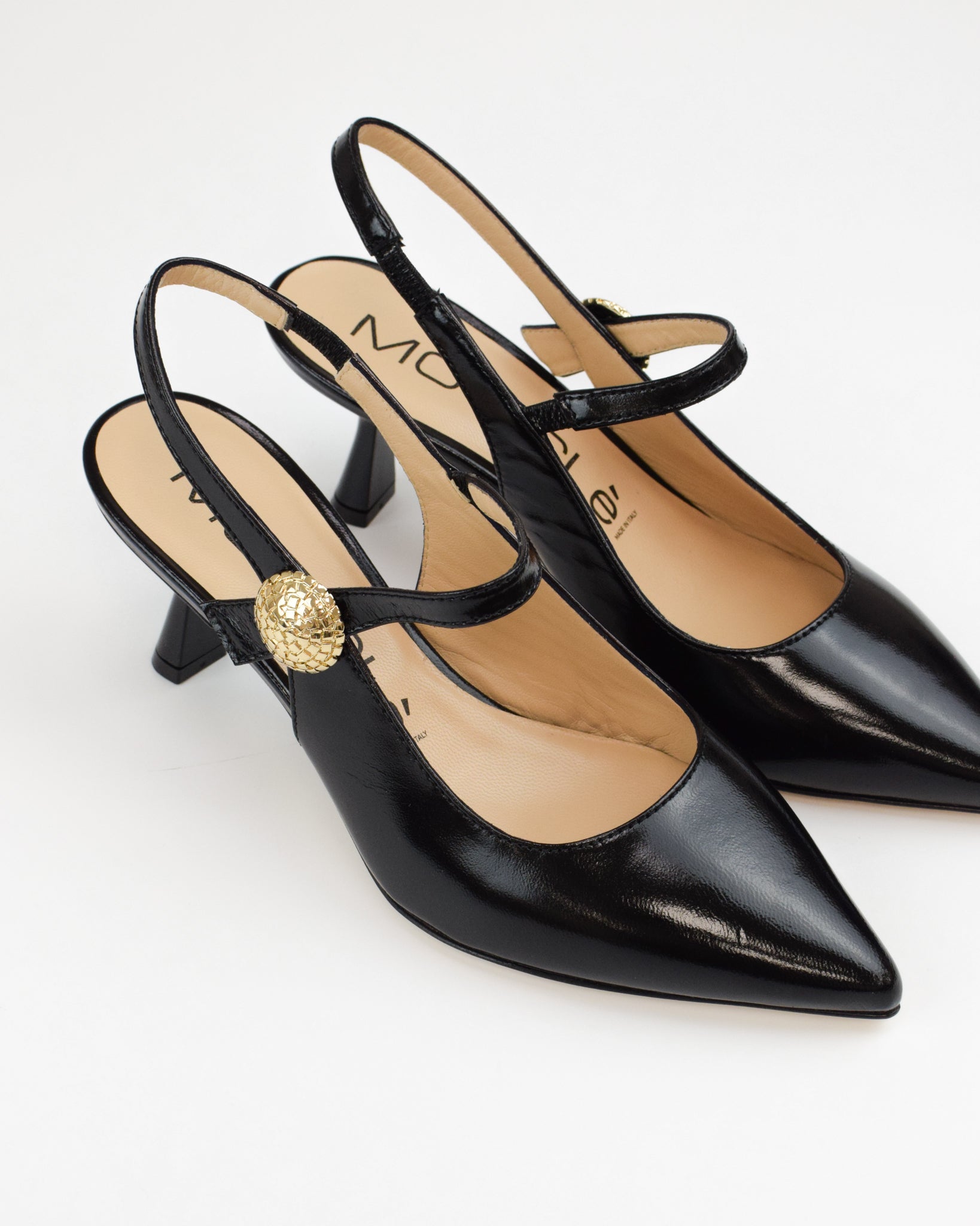 Slingback in vernice con dettaglio gioiello