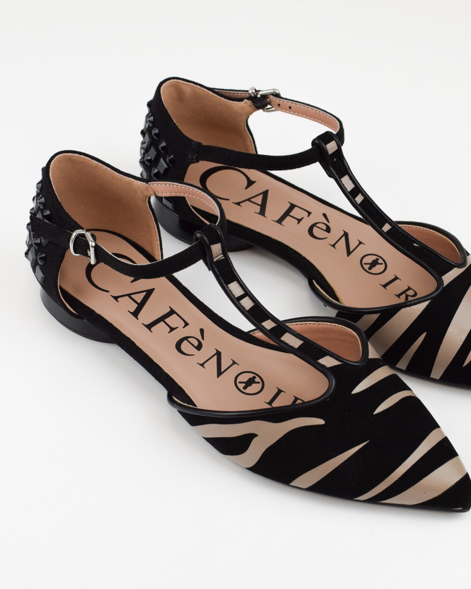 Ballerina a "t" in camoscio con stampa zebrata e multistrass