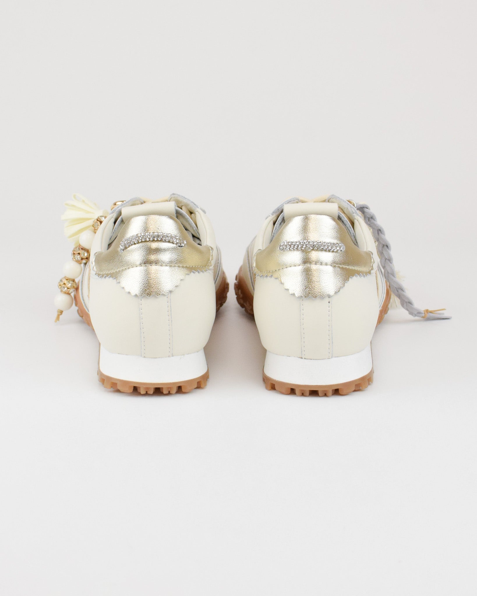 Sneaker in pelle e accessori