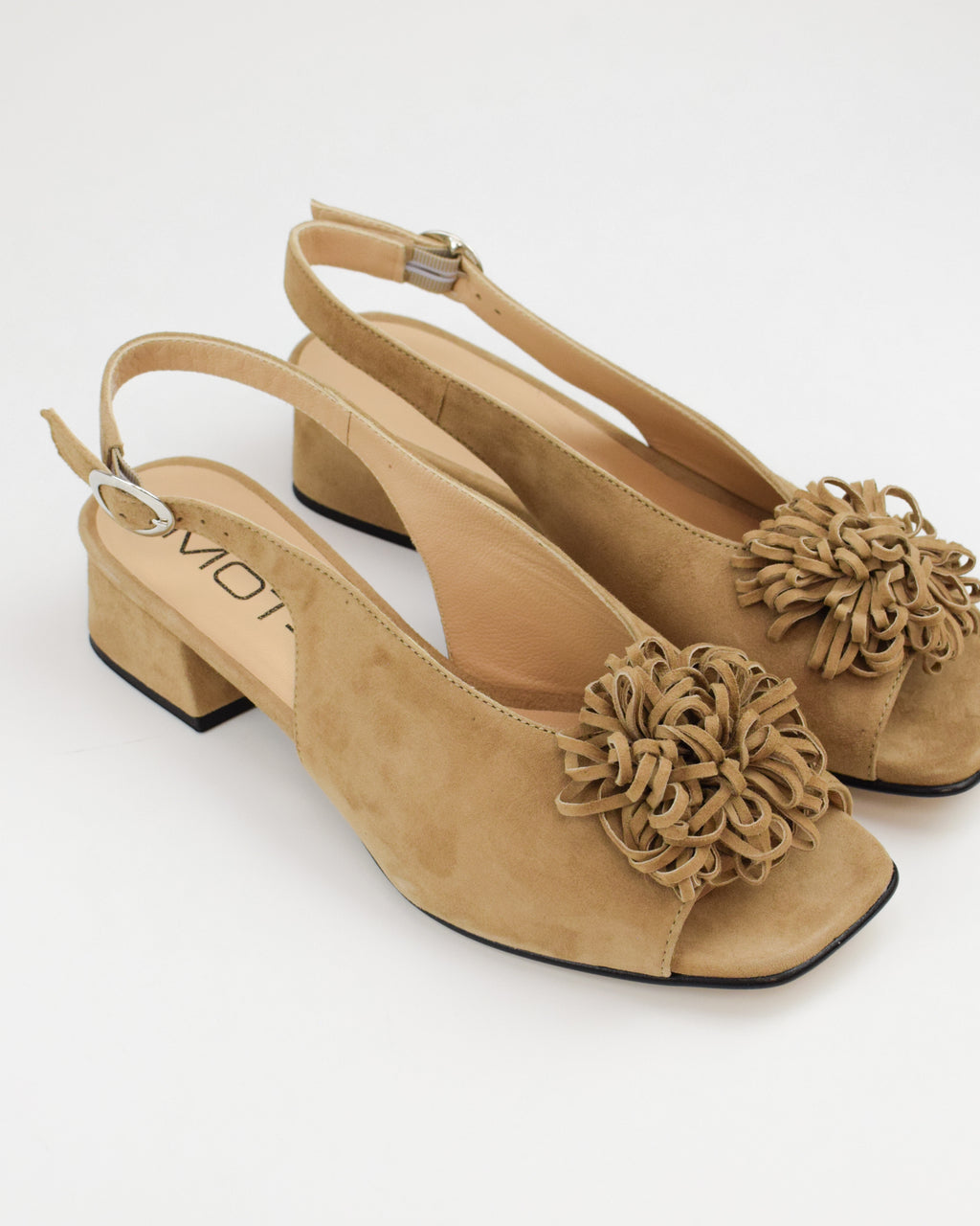 Sandalo in pelle scamosciata con fiore decorativo