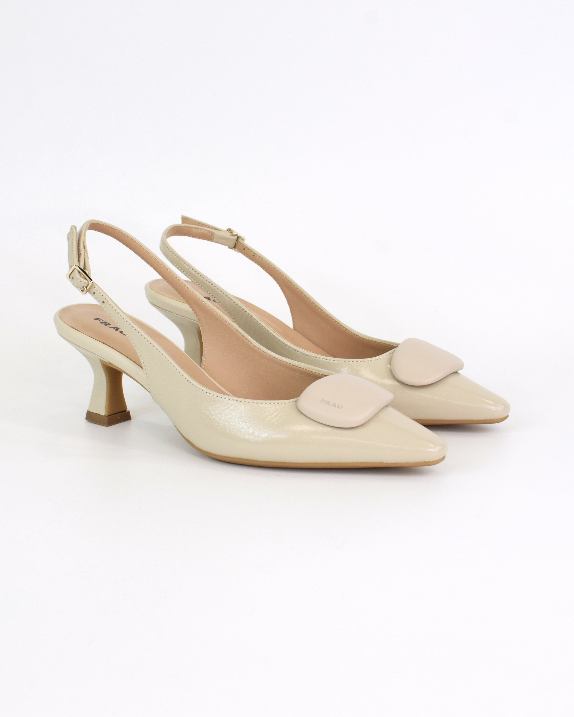 Slingback in Vernice con Accessorio