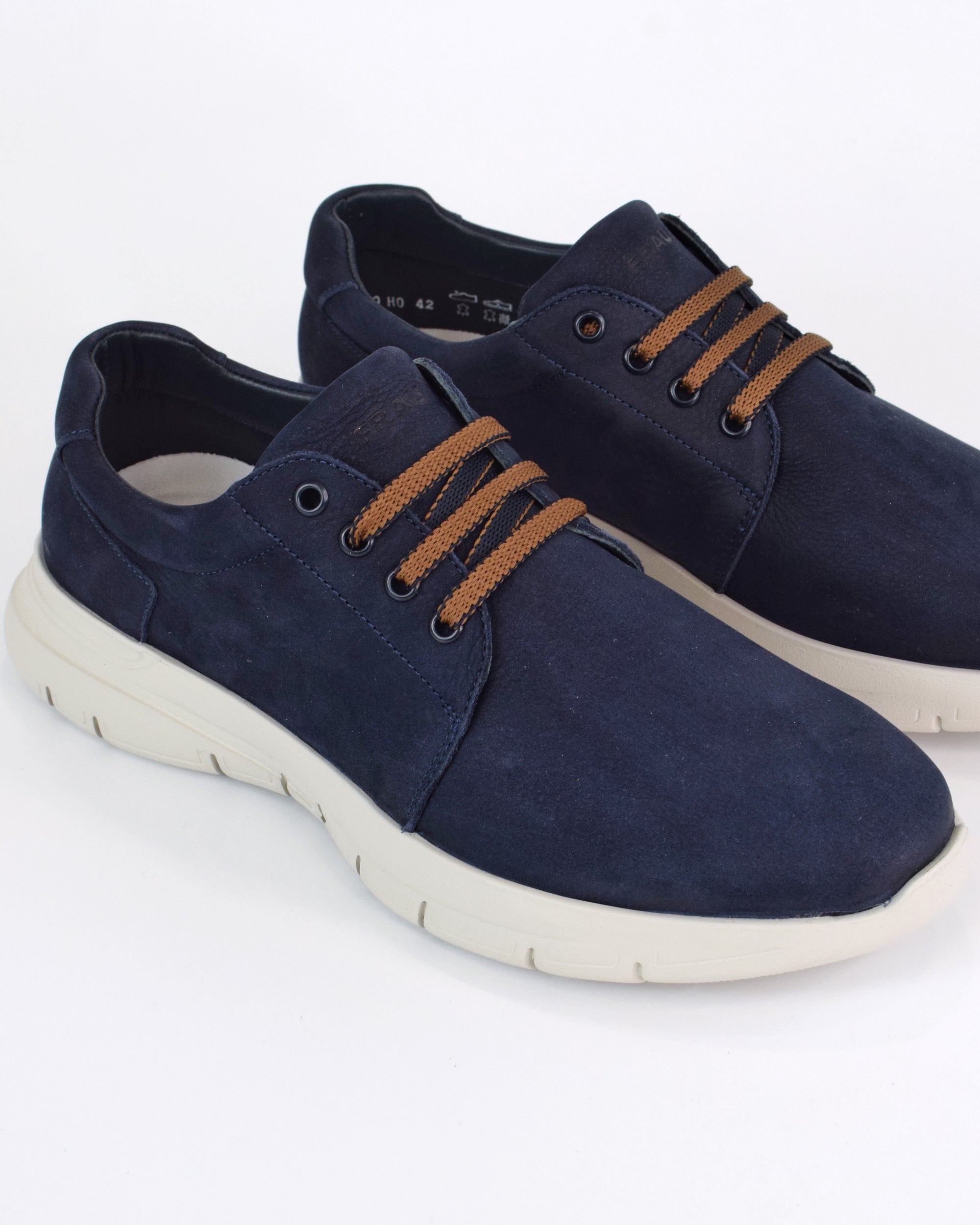 Sneaker XL in Nabuk Punzonato