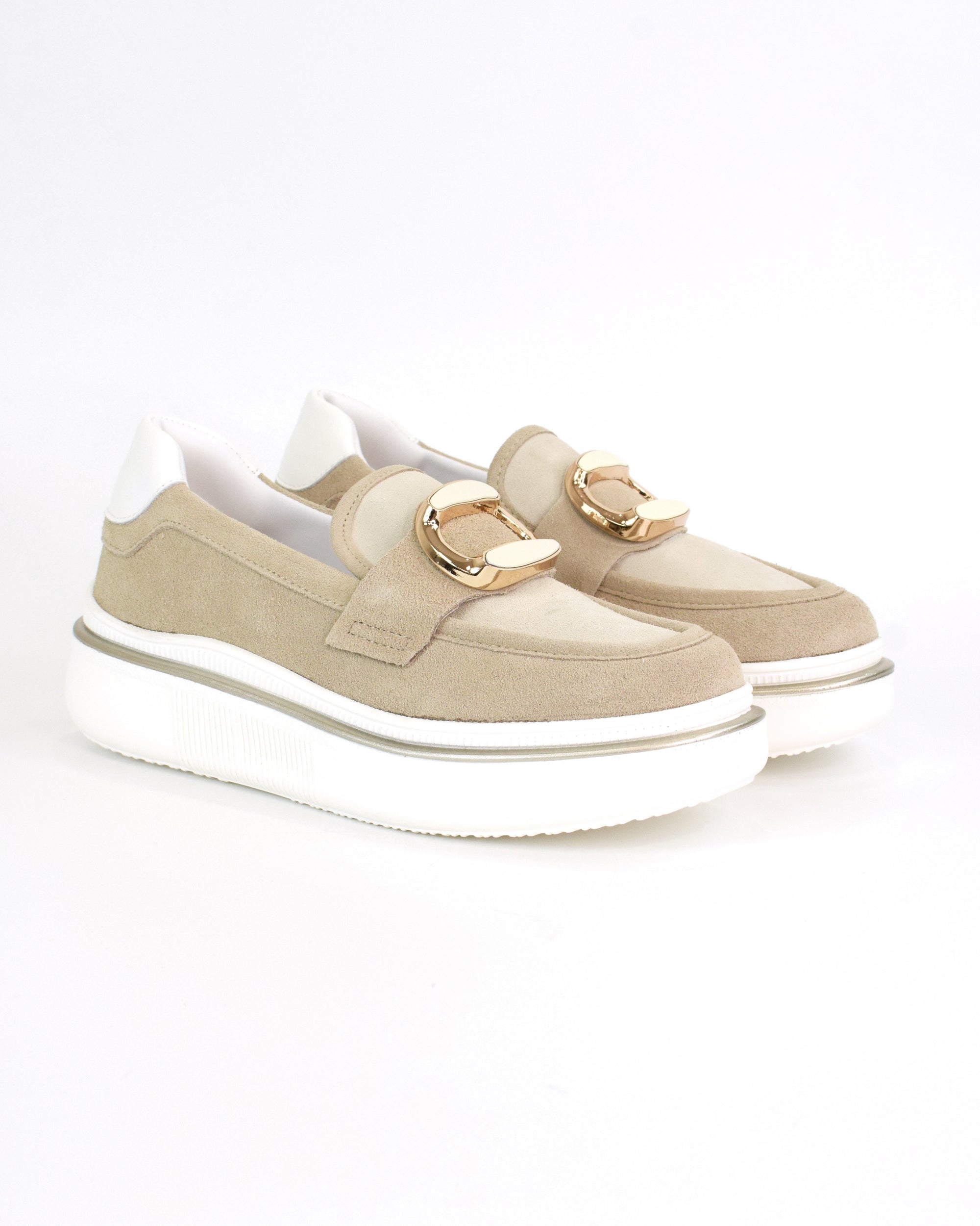 Mocassino in pelle scamosciata con accessorio smaltato