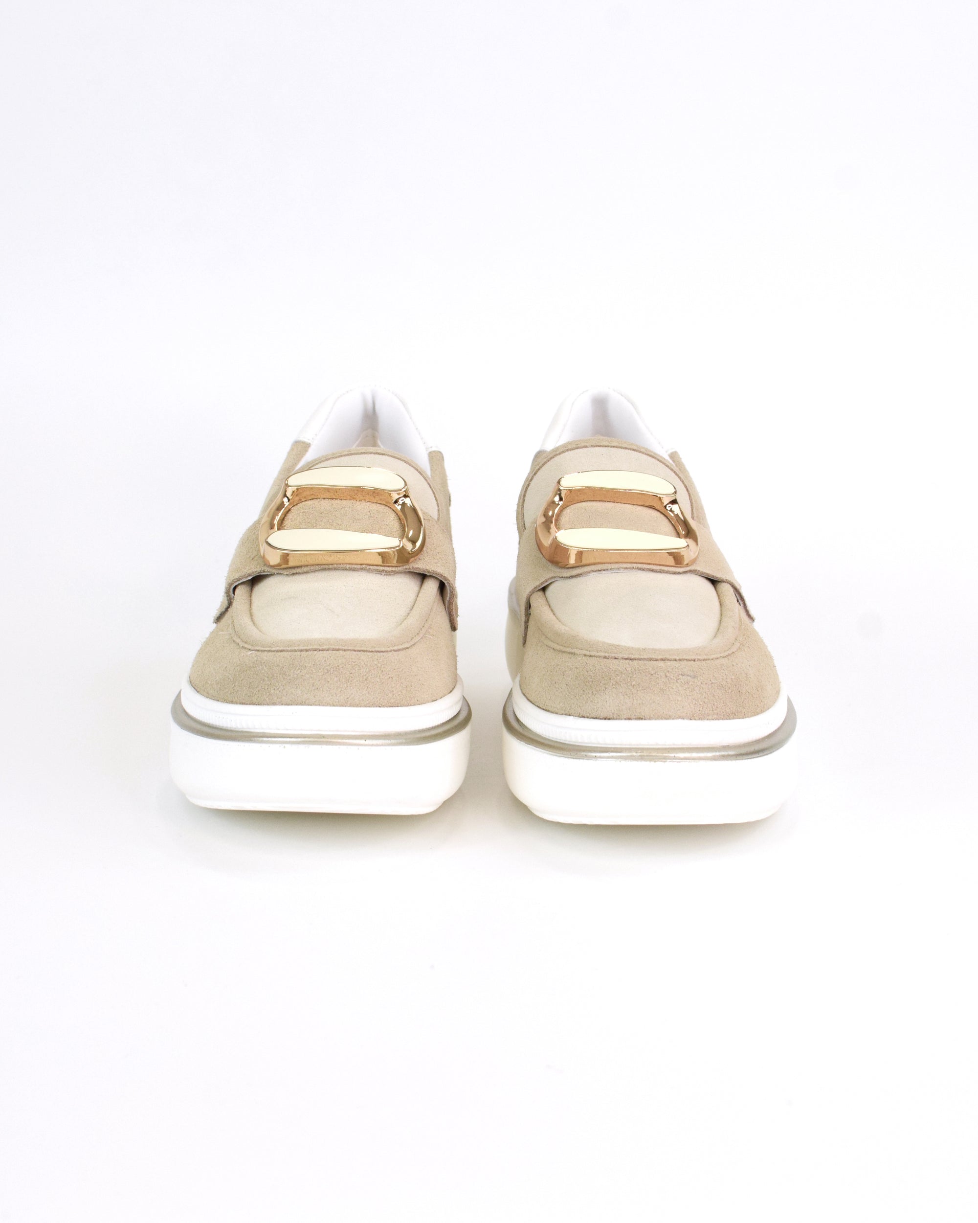 Mocassino in pelle scamosciata con accessorio smaltato