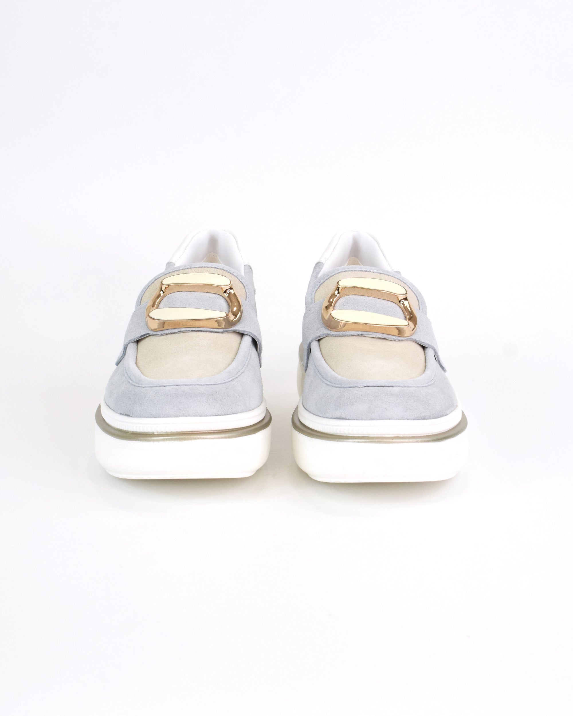 Mocassino in pelle scamosciata con accessorio smaltato