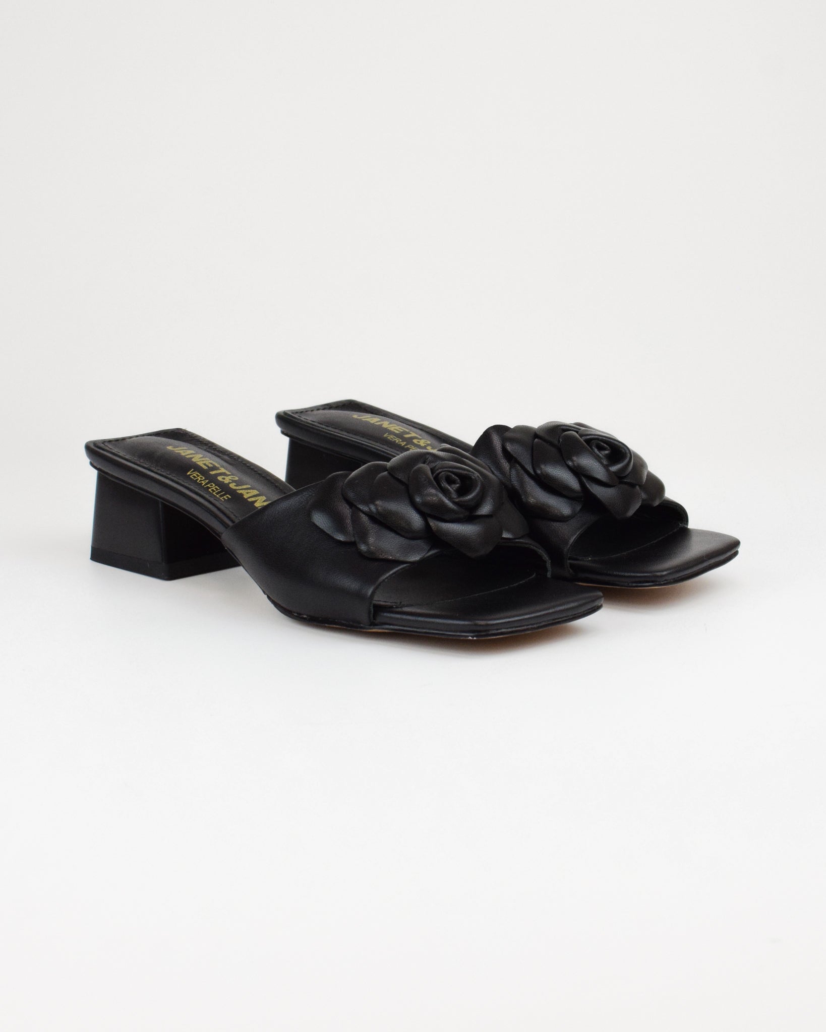 Sandalo in pelle con fiore