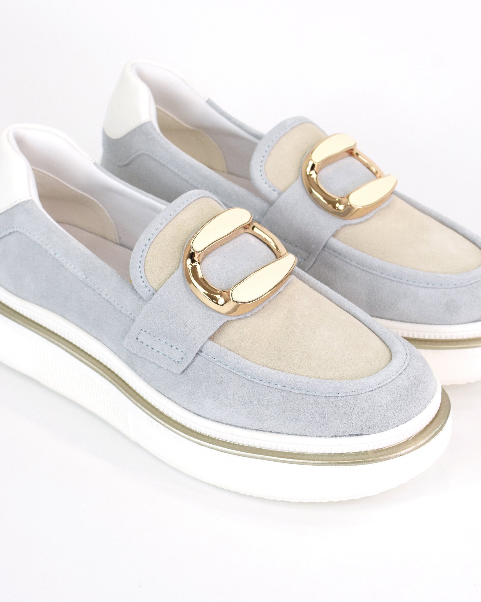 Mocassino in pelle scamosciata con accessorio smaltato