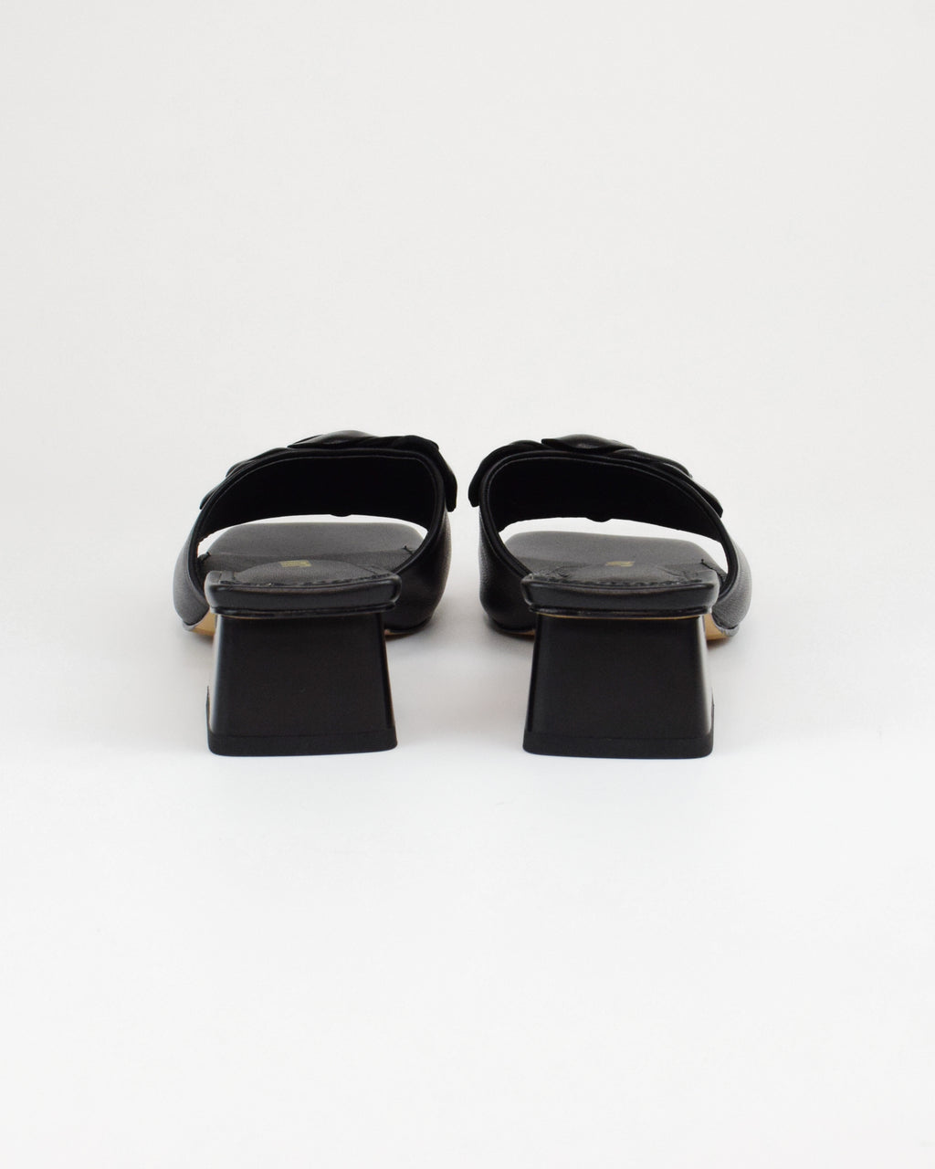 Sandalo in pelle con fiore