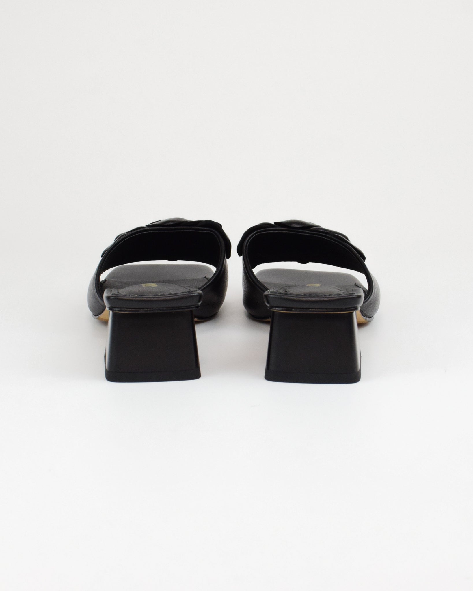 Sandalo in pelle con fiore