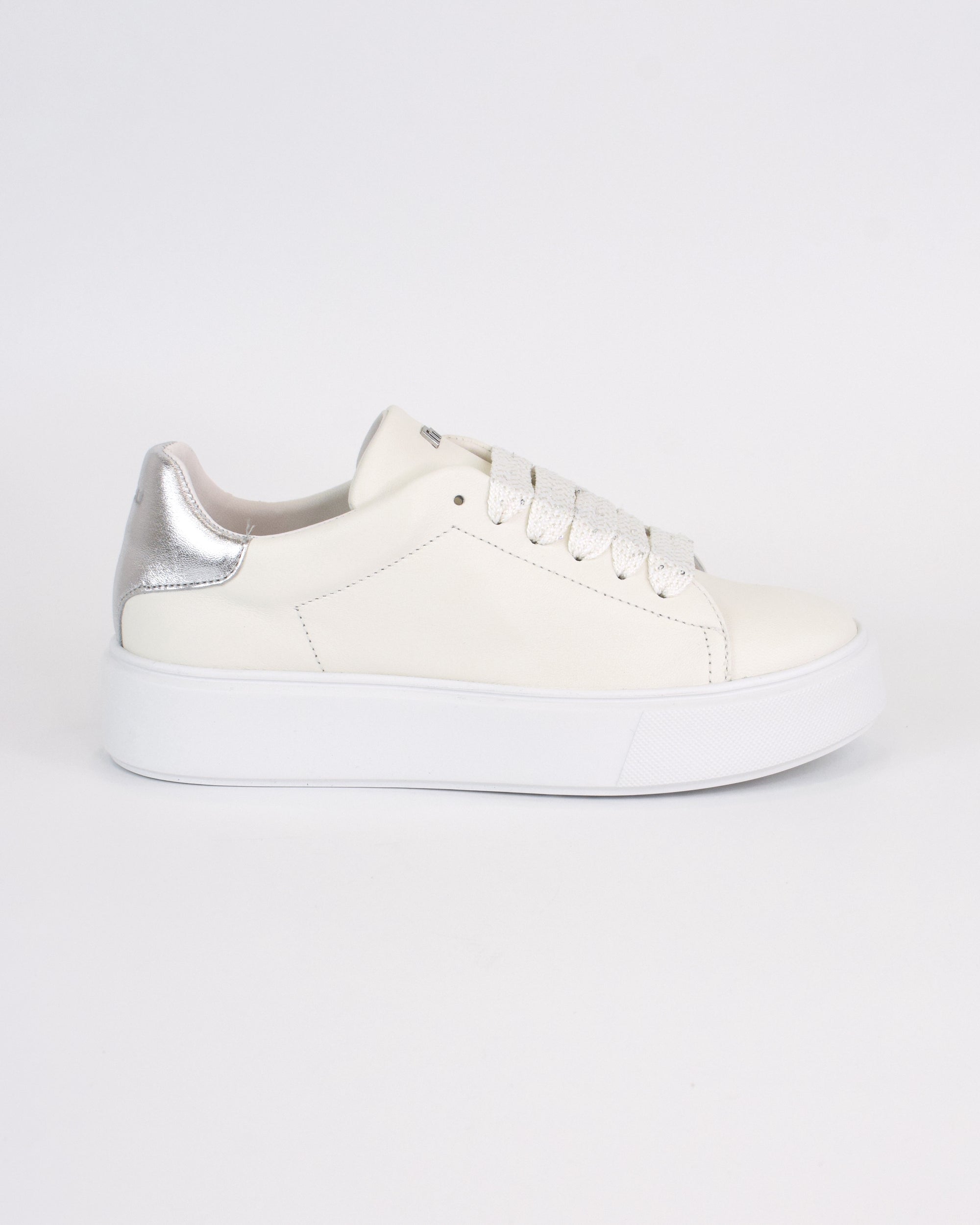 Sneaker con Inserto Laminato
