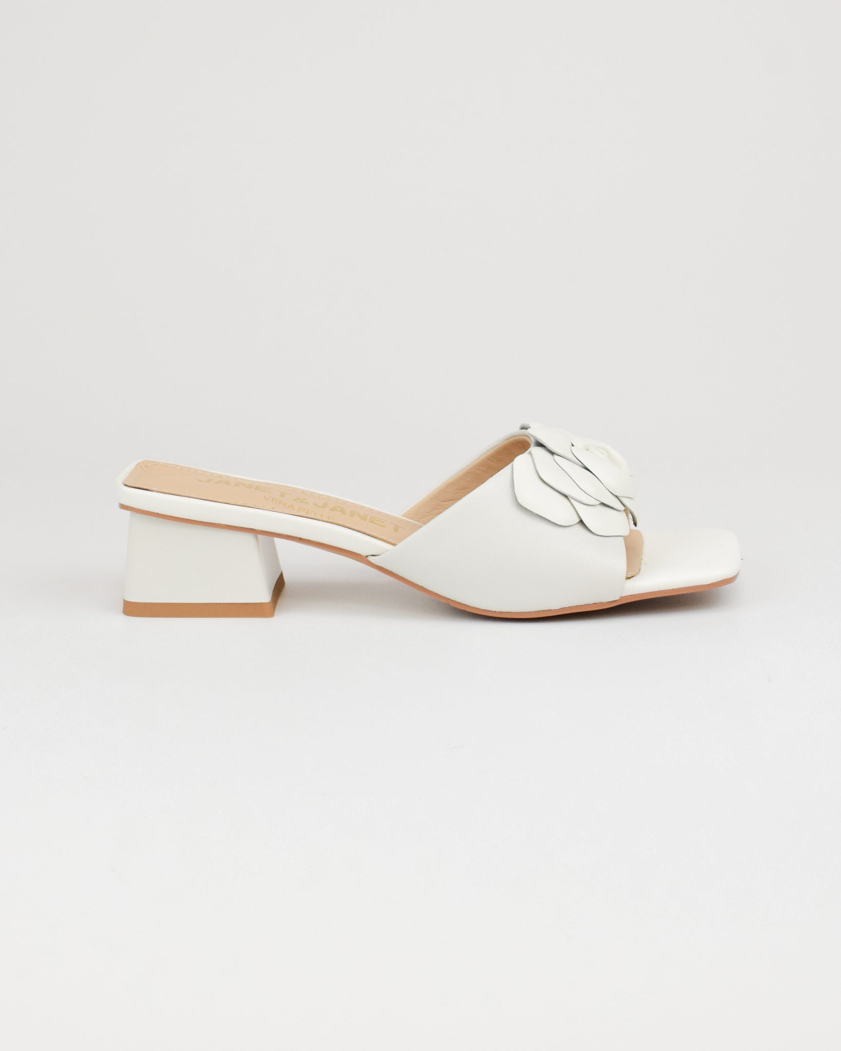 Sandalo in pelle con fiore