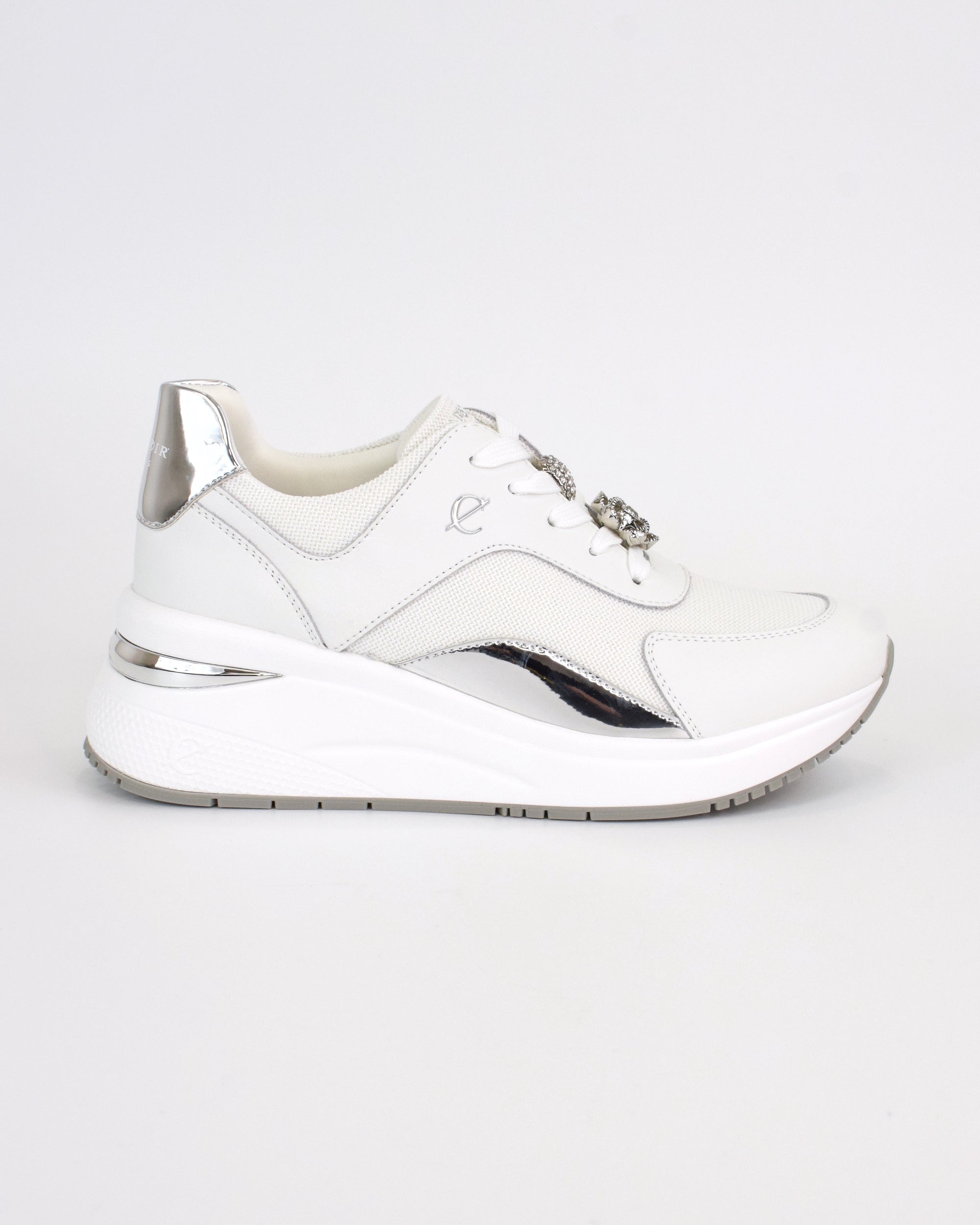 Sneaker con accessori
