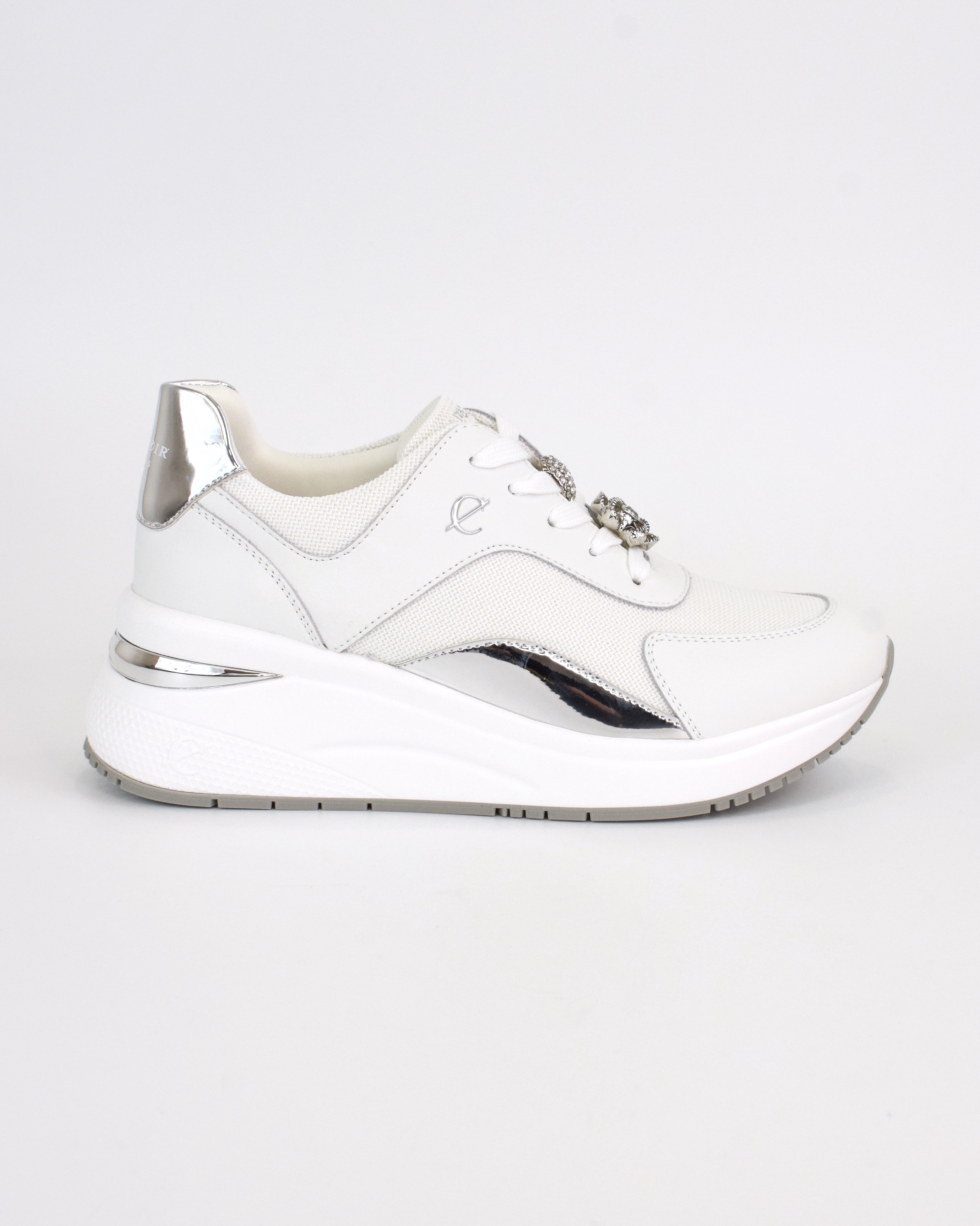 Sneaker con accessori