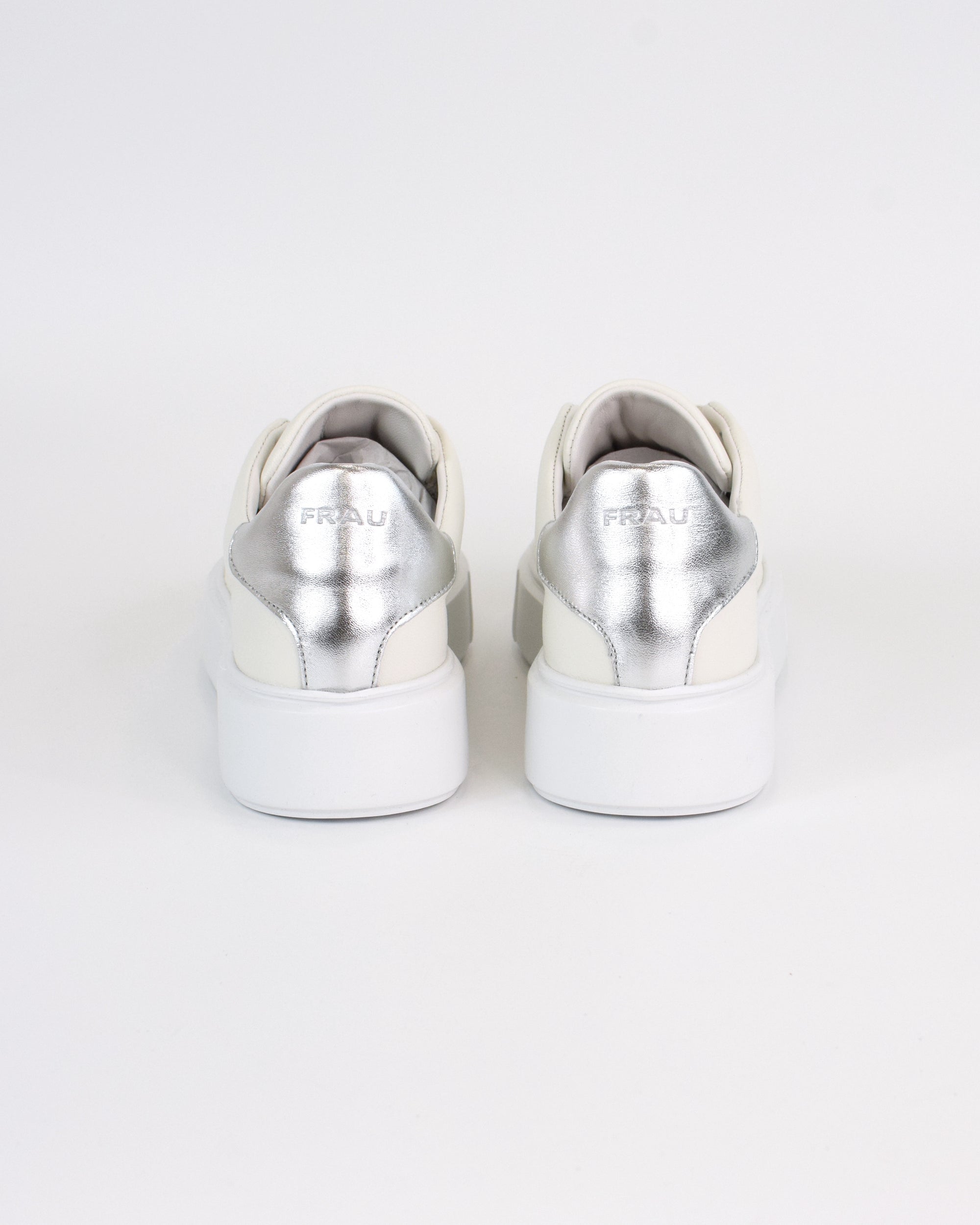 Sneaker con Inserto Laminato