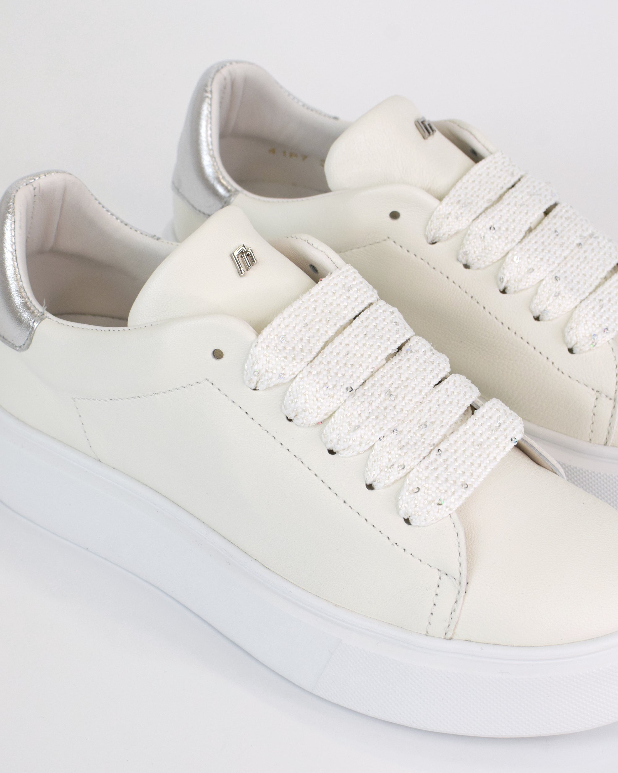 Sneaker con Inserto Laminato