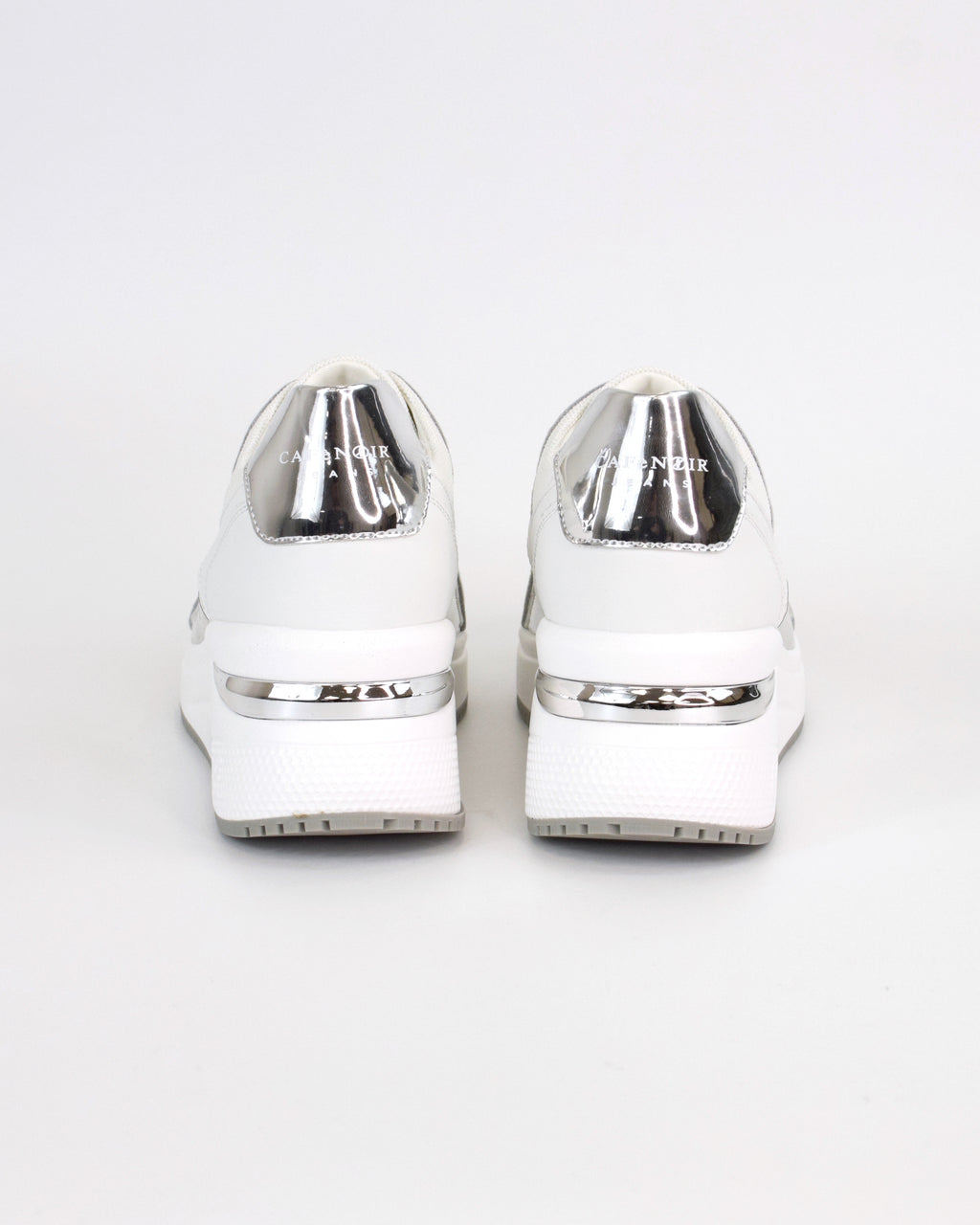 Sneaker con accessori