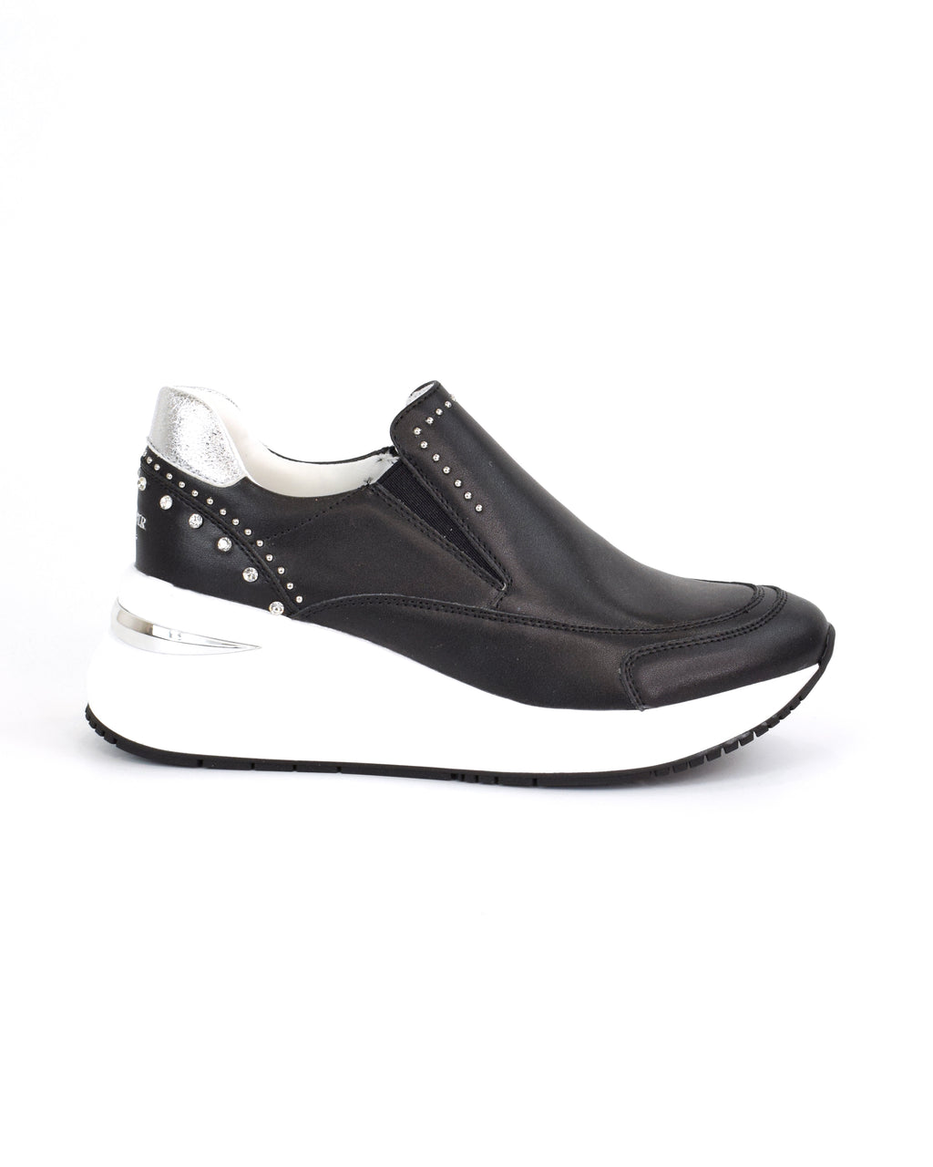 Sneaker slip-on con borchie e strass