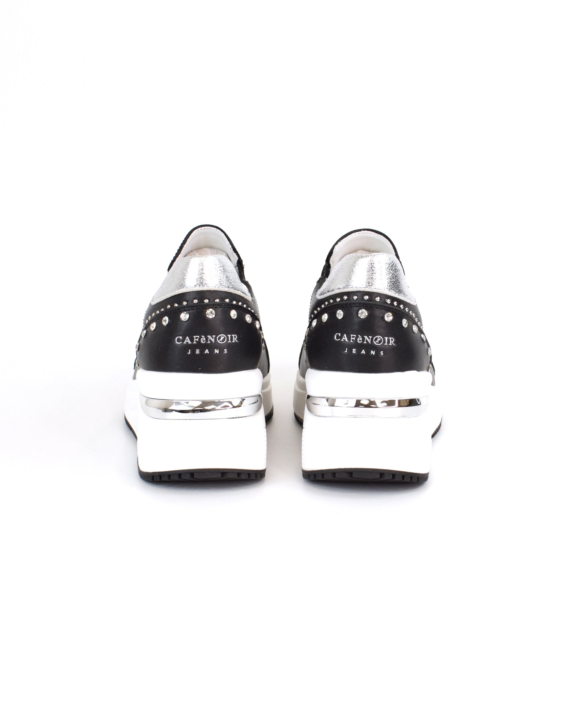 Sneaker slip-on con borchie e strass