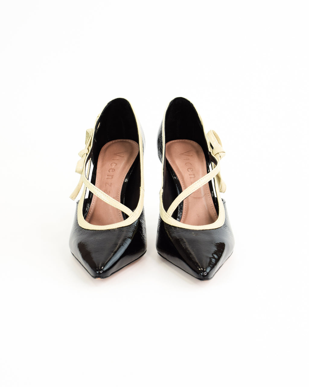 Décolleté in vernice lucida con fiocco