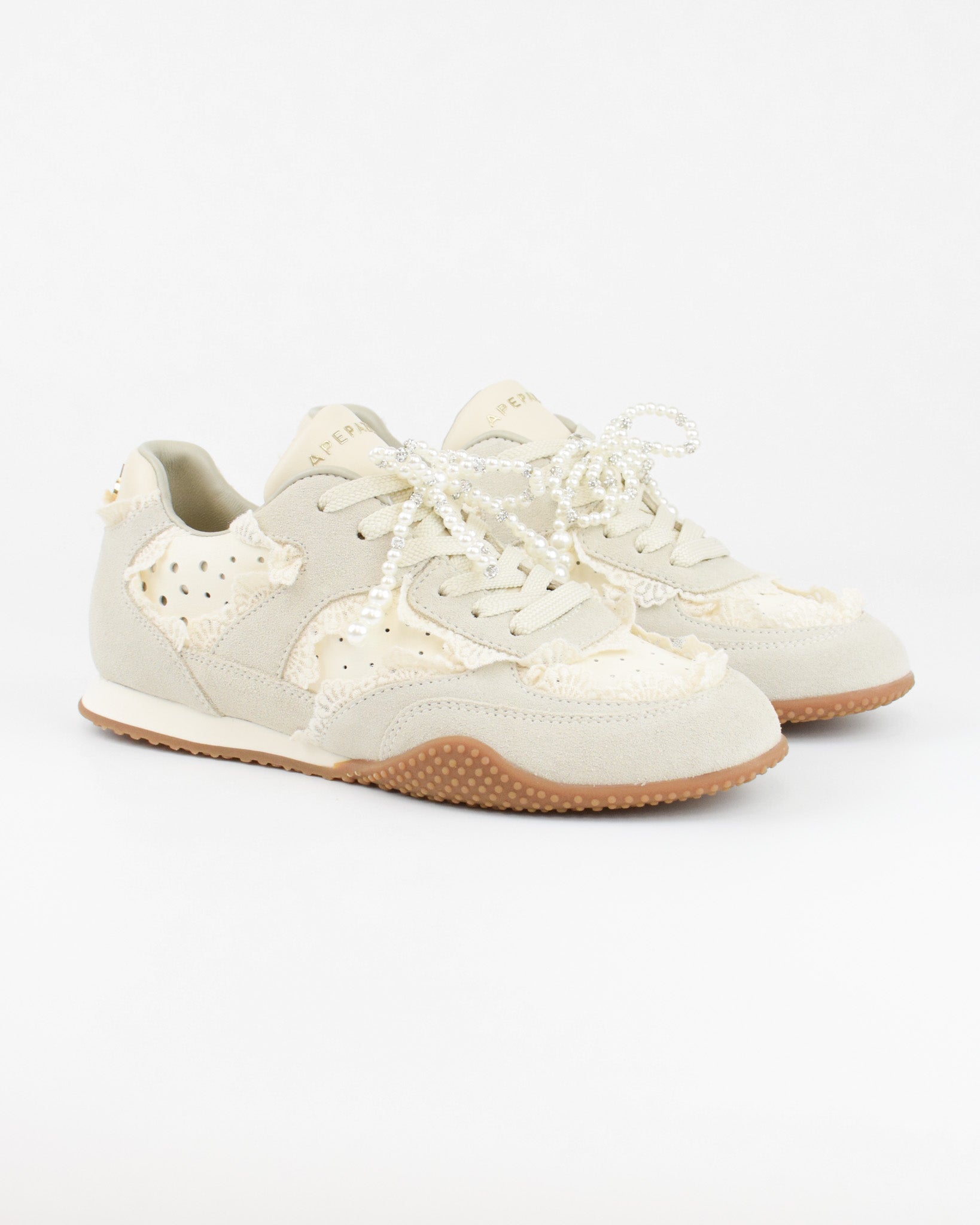 Sneaker con fiocco in perle