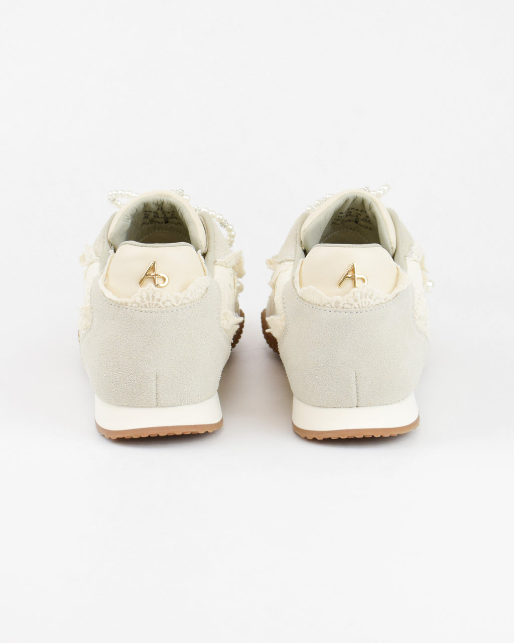 Sneaker con fiocco in perle