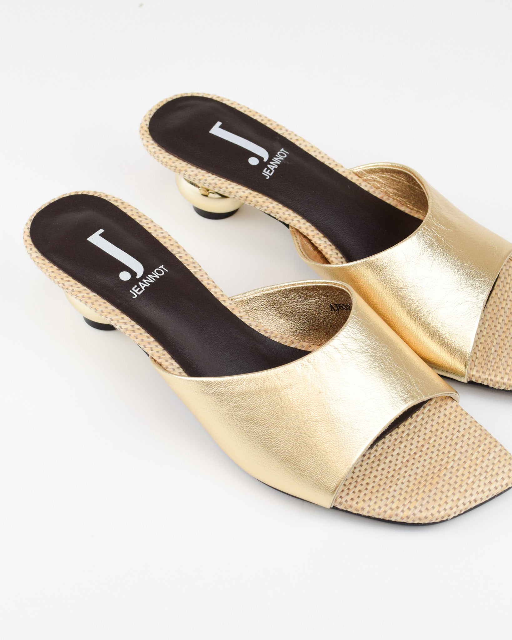 Sandalo Ball in pelle laminata