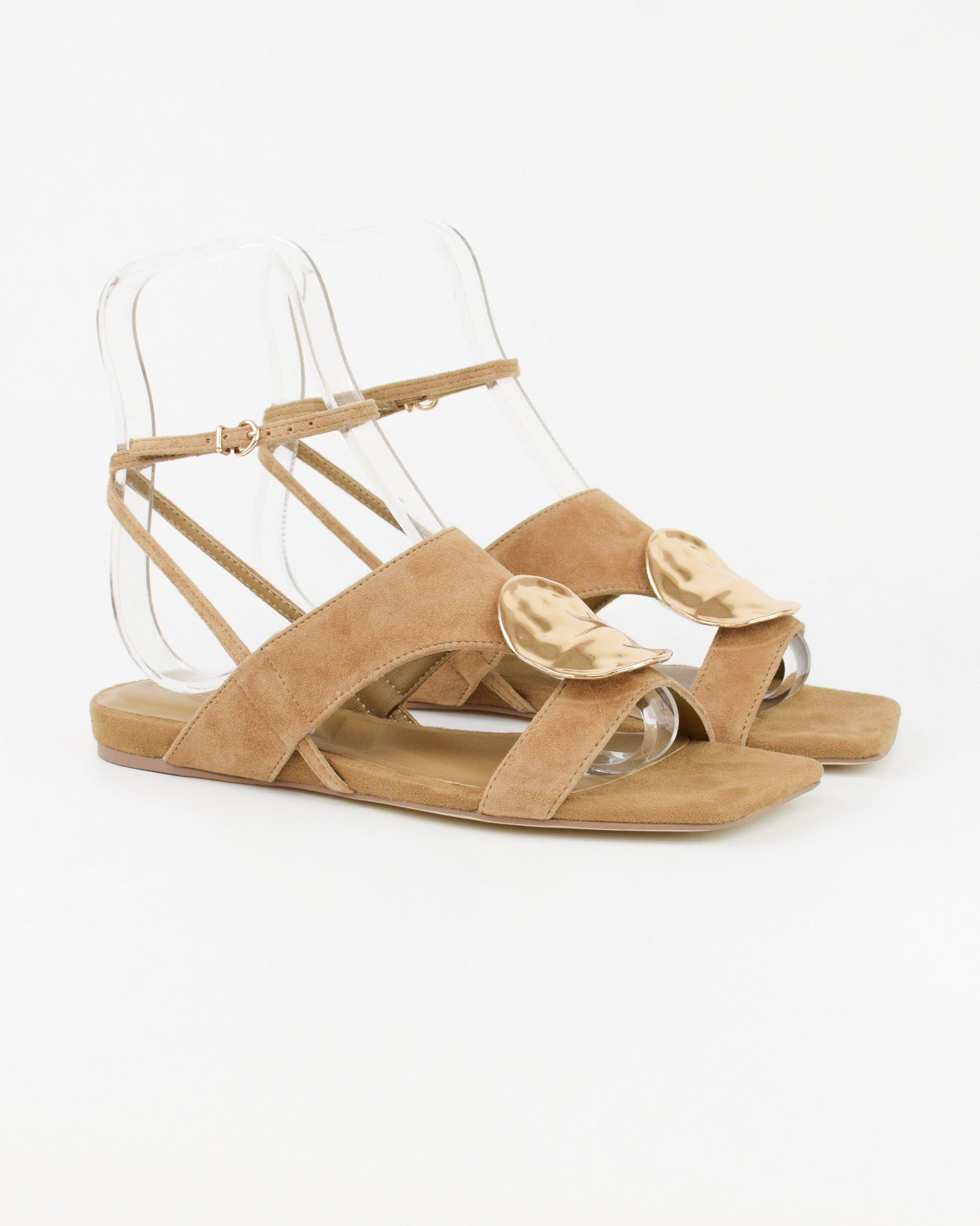 Sandalo in suede con accessorio